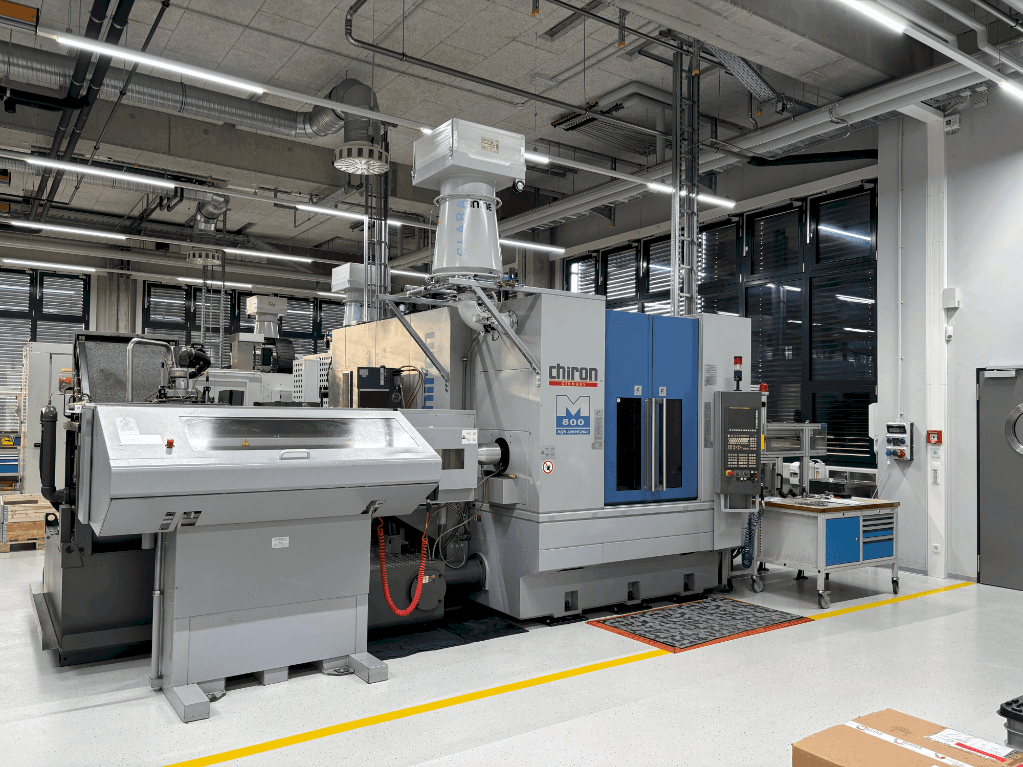 Makine CHIRON Mill 800 - Önden görünüm