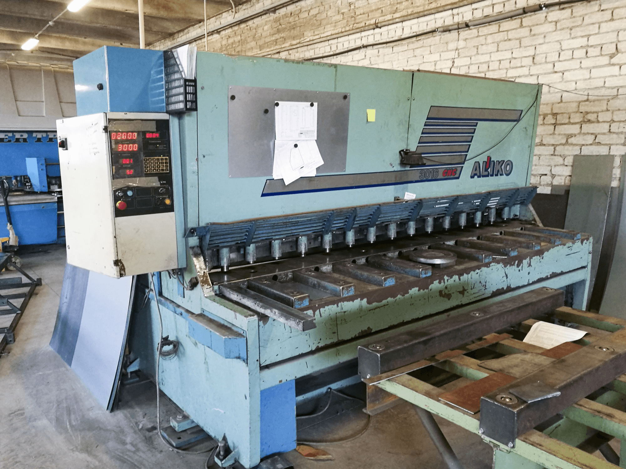 Makine 1 ALIKO - Sol görünüm AK 3016