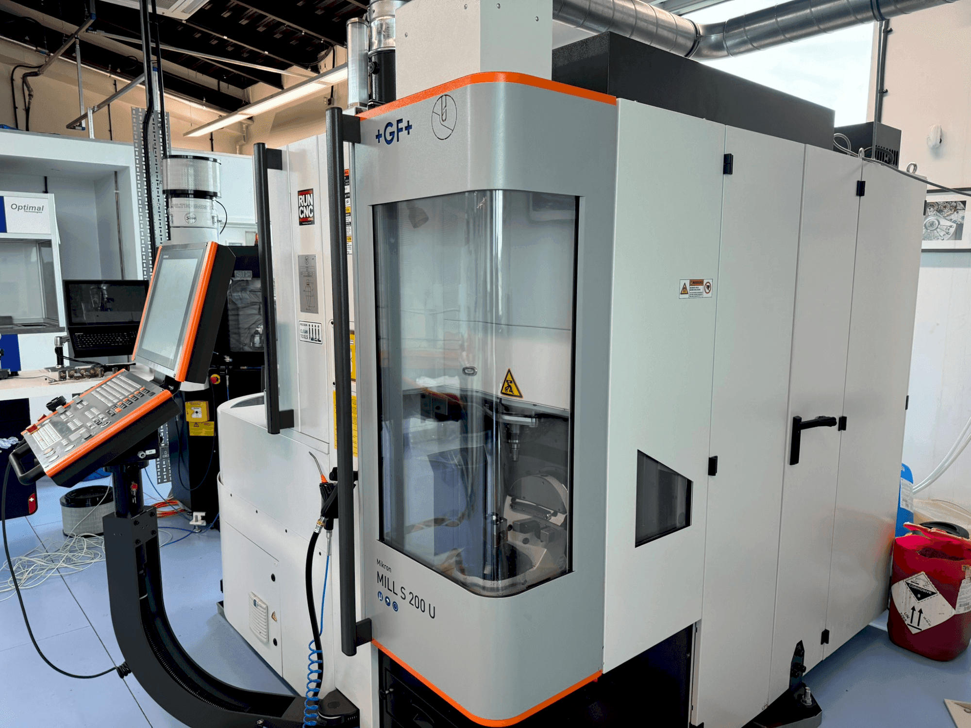 Makine +GF+ Mikron Mill S 200U - Önden görünüm