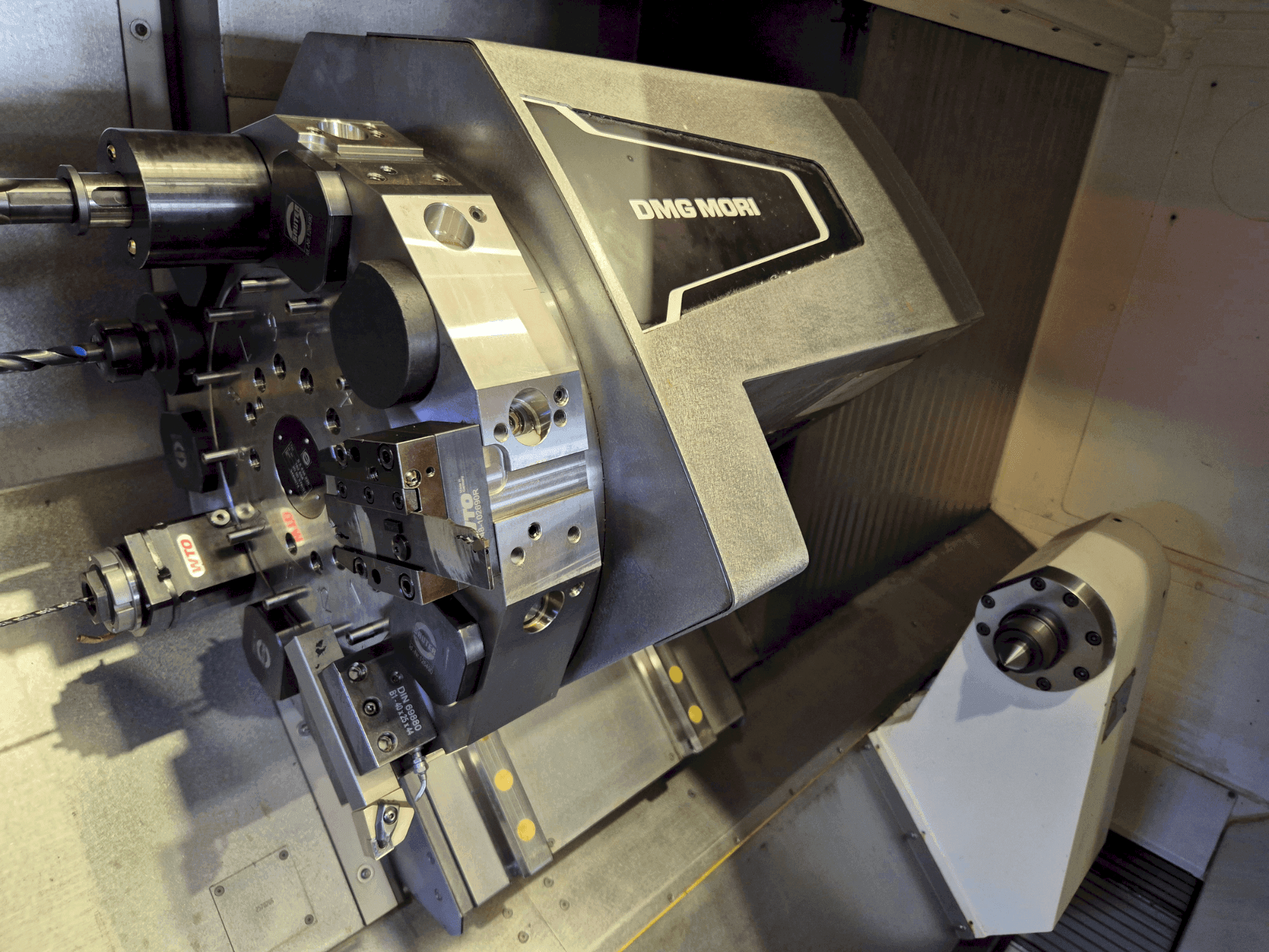 Makine DMG MORI CLX 550 V4 - Önden görünüm