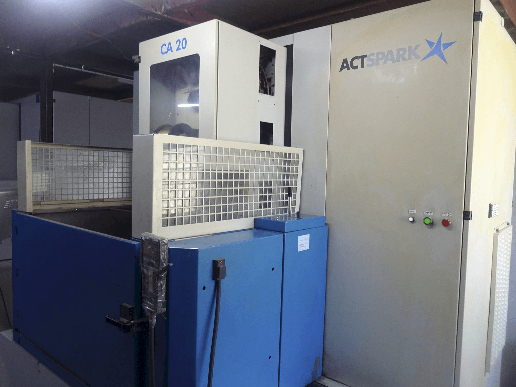 Makine AgieCharmilles - Önden görünüm CA 20