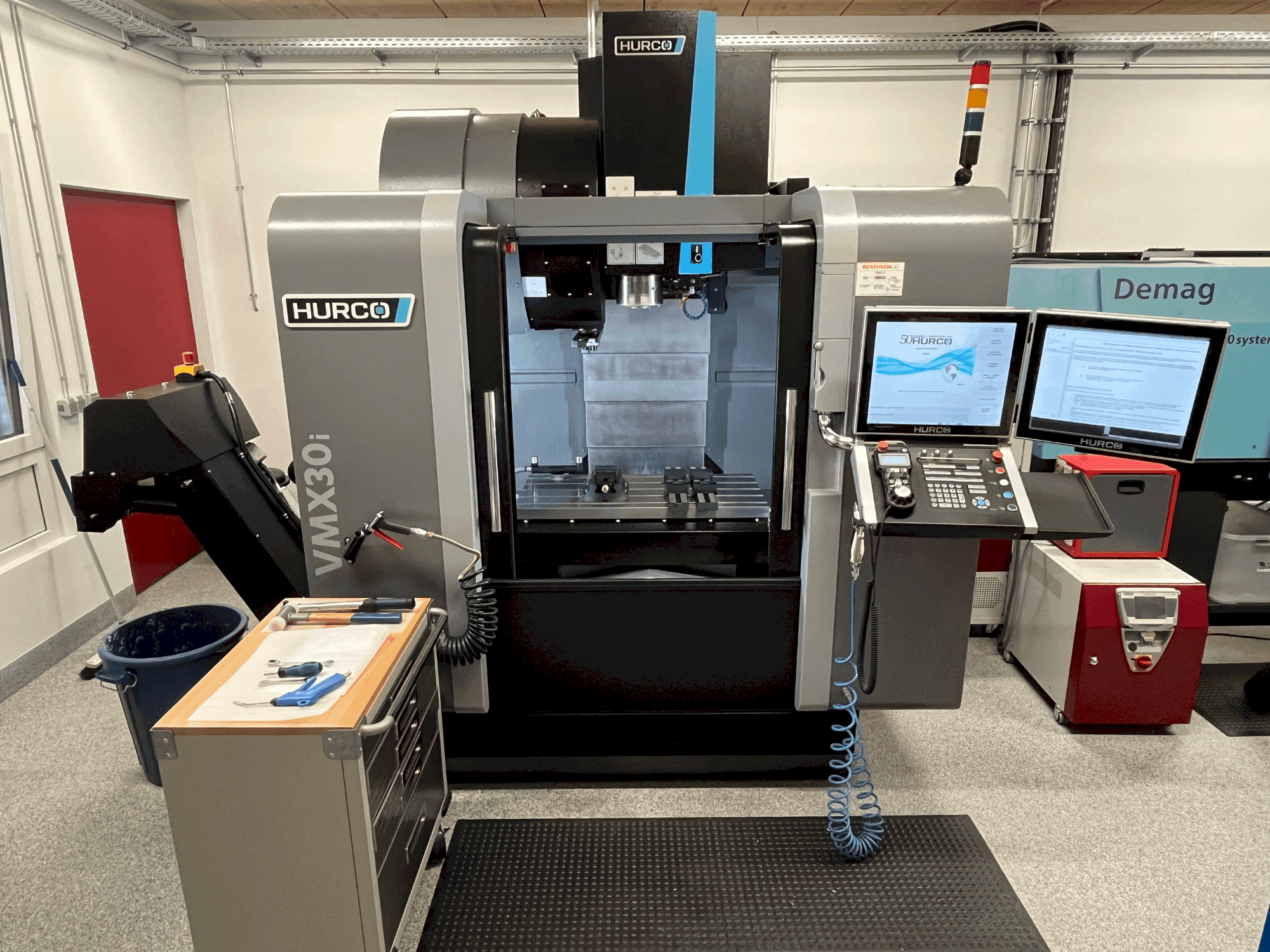 Makine Hurco VMX30i - Önden görünüm