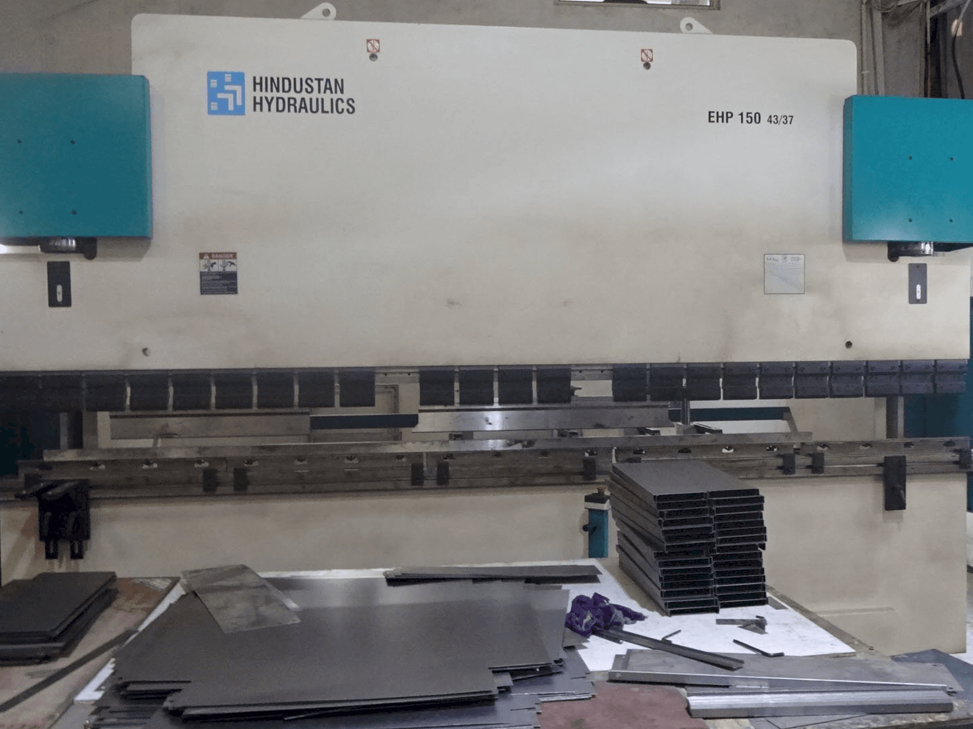 Makine Hindustan Hydraulics - Önden görünüm EHP 150