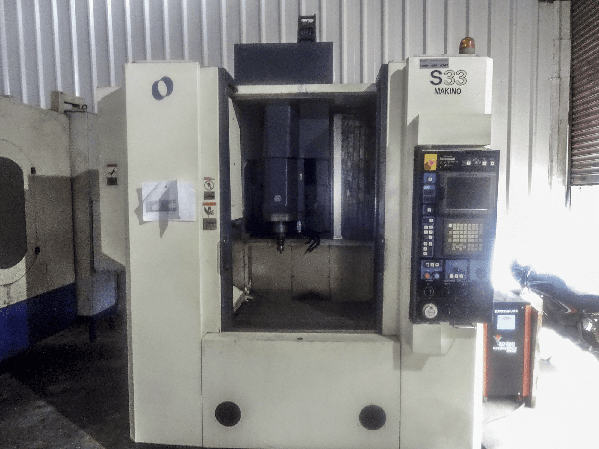 Makine Makino - Önden görünüm S33