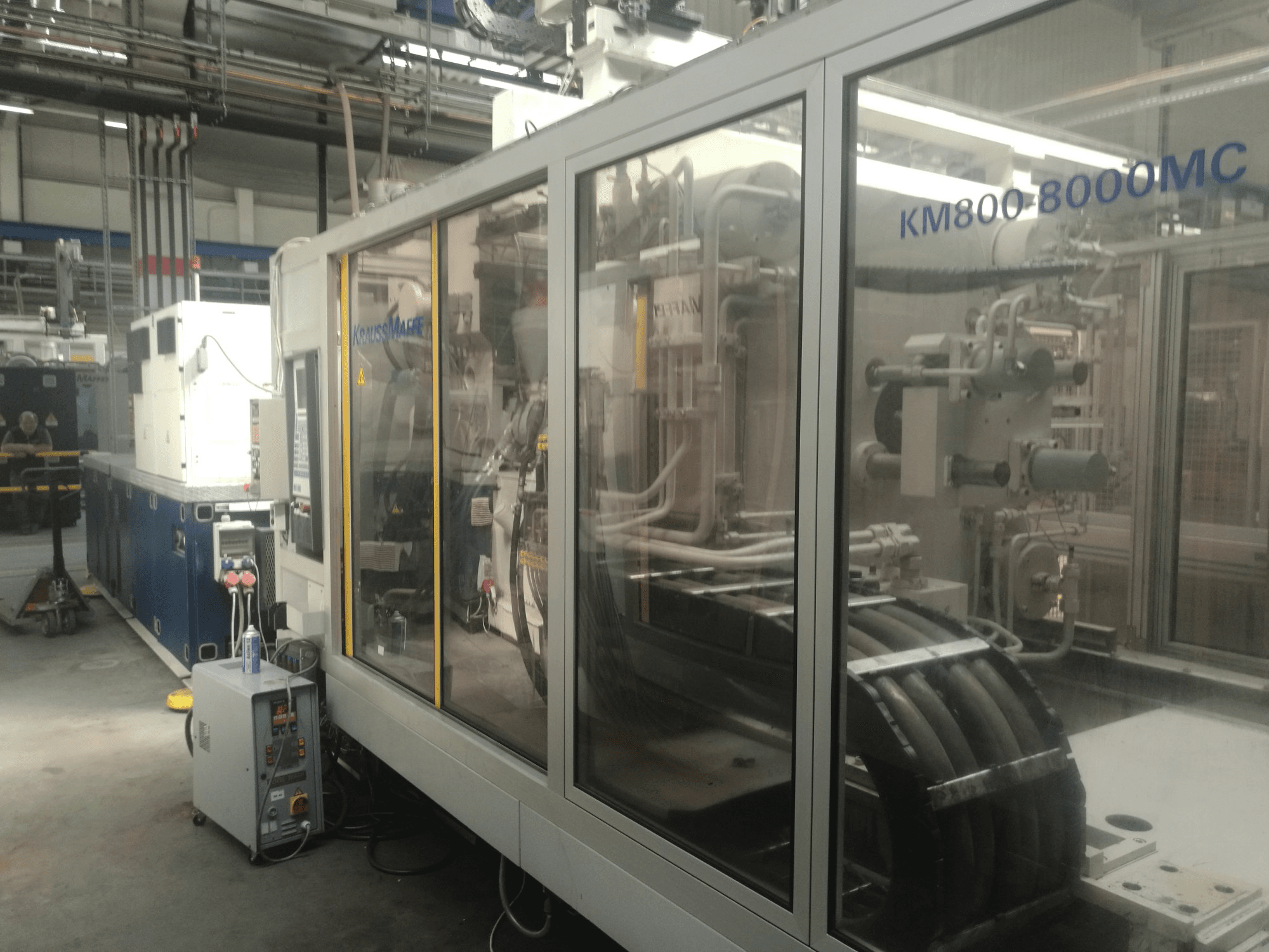 Makine Krauss Maffei - Sağdan görünüm 800-8000 MC