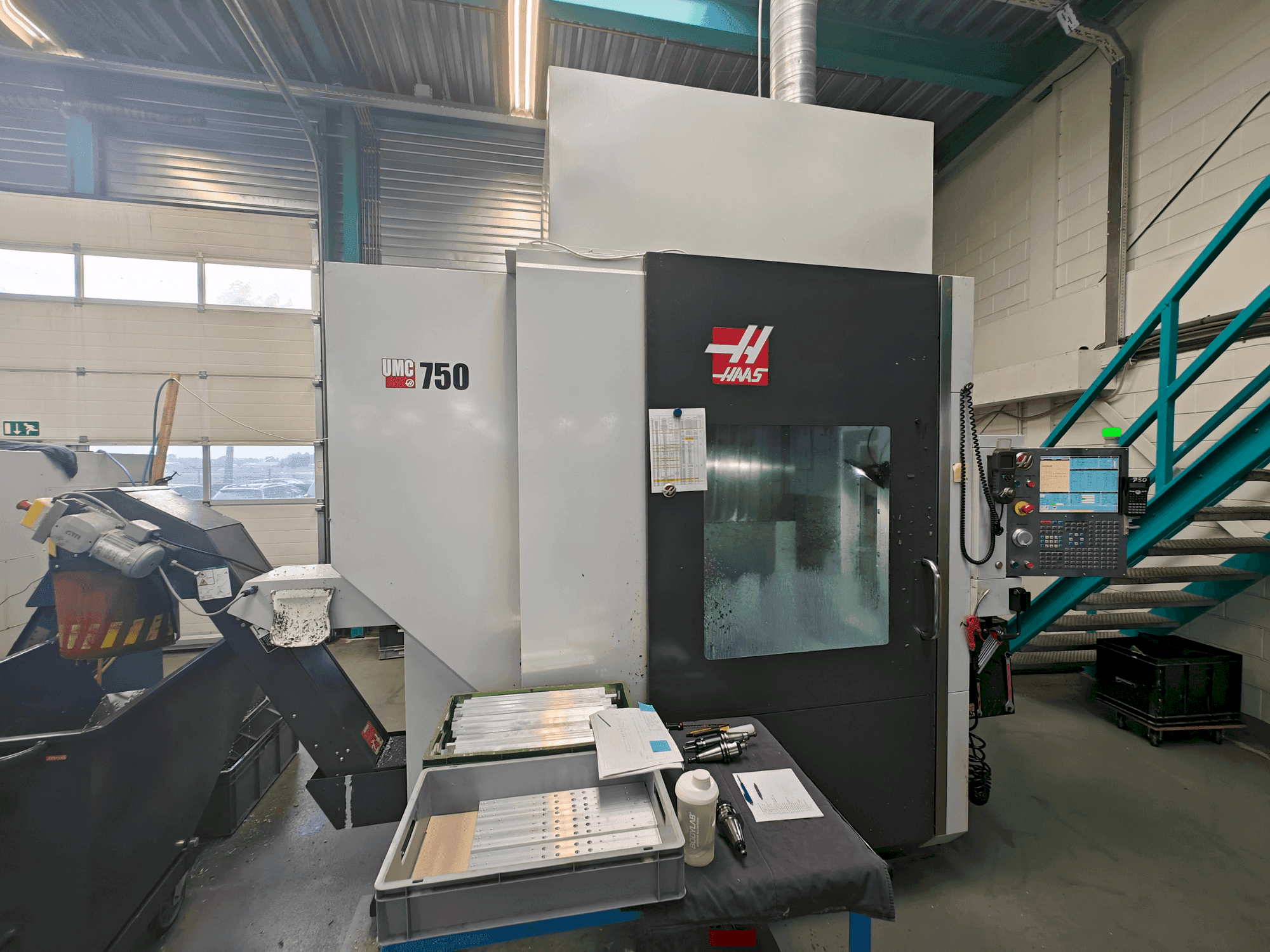Makine HAAS UMC-750 - Önden görünüm