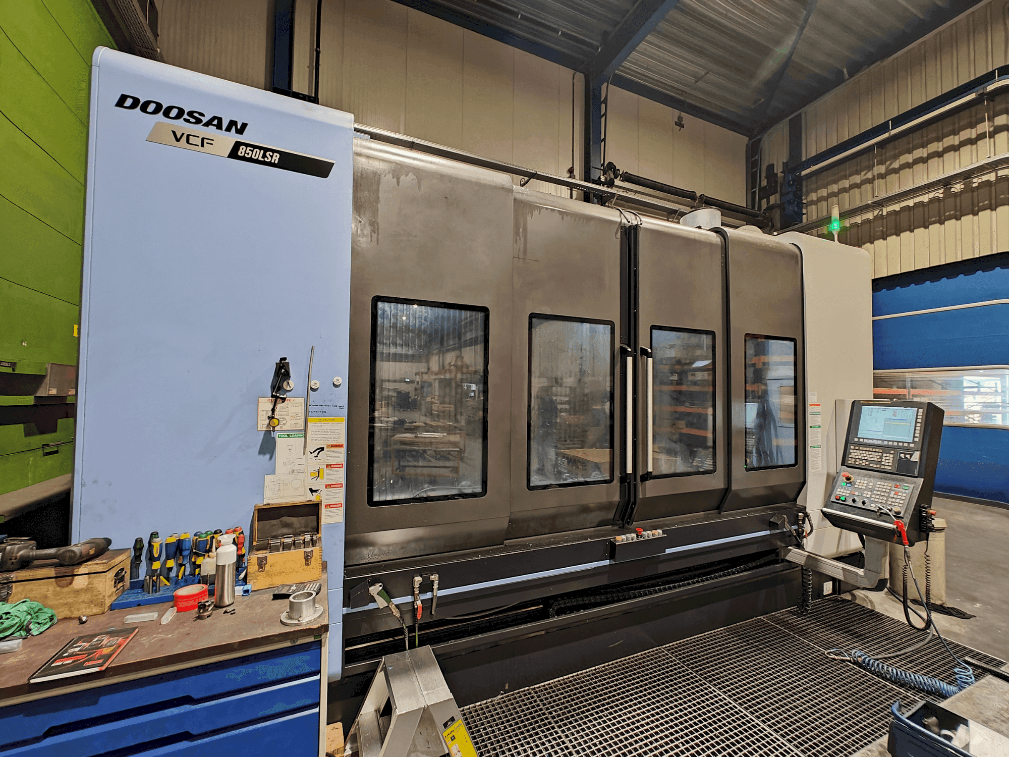 Makine DOOSAN VCF 850 LSR - Önden görünüm