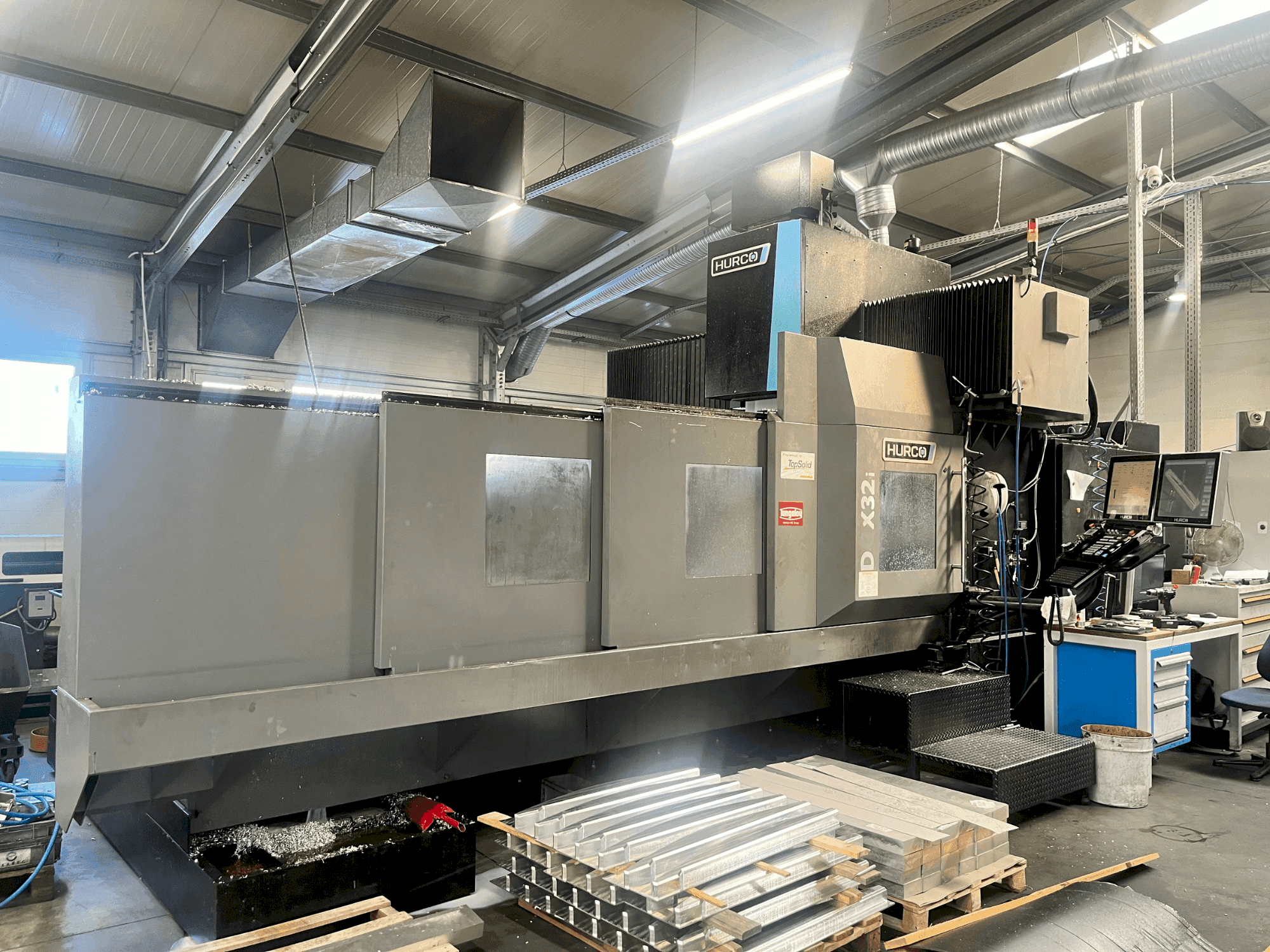Makine Hurco DCX32i - Önden görünüm