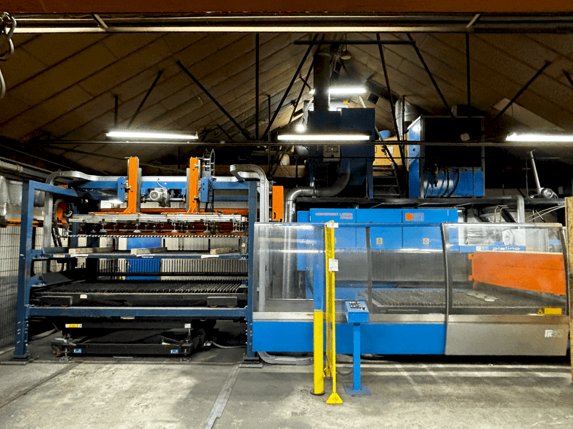 Makine Prima Industrie Platino 1530 - Önden görünüm