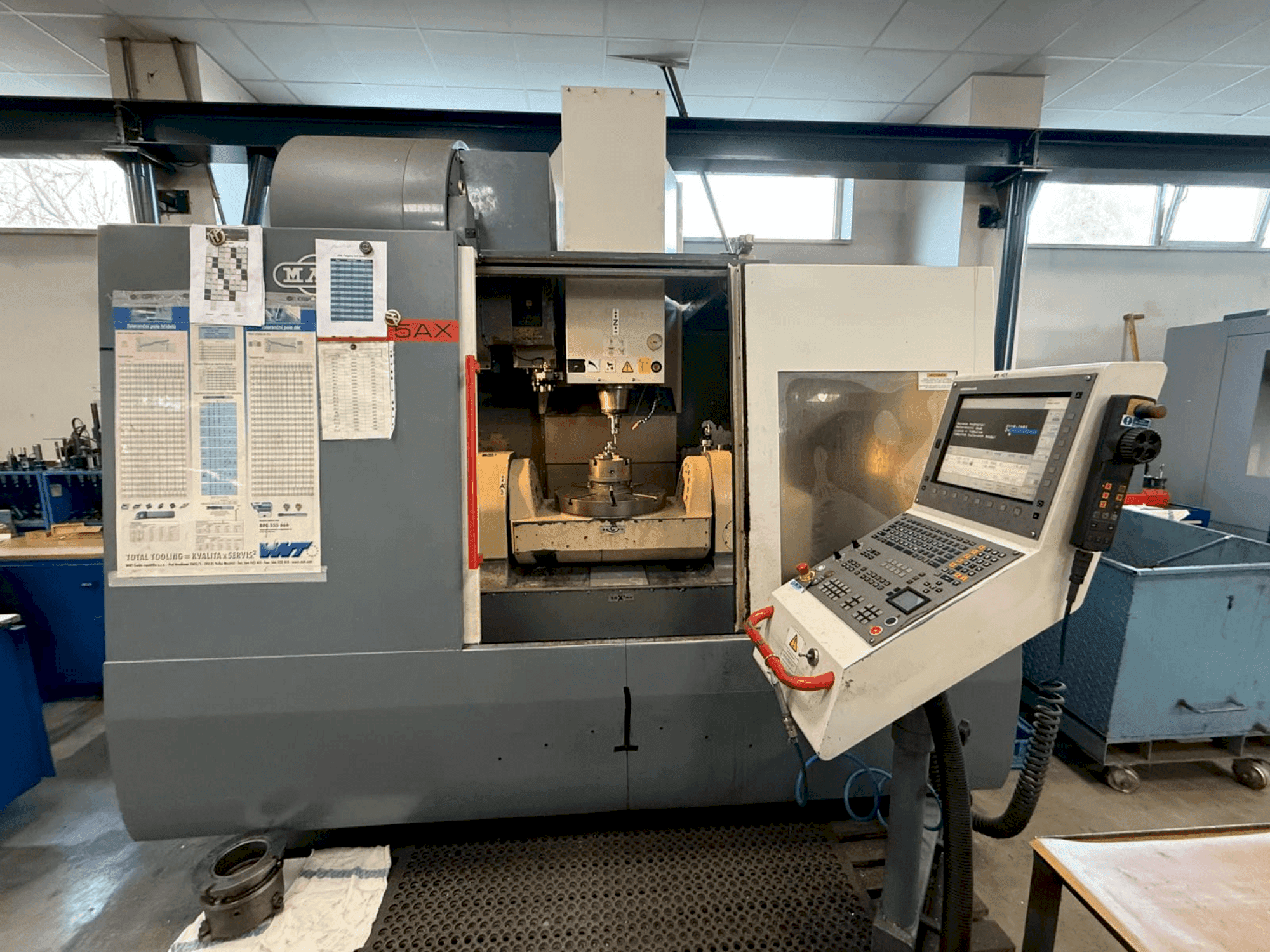 Makine KOVOSVIT MAS MCV 1000 Speed 5AX - Önden görünüm