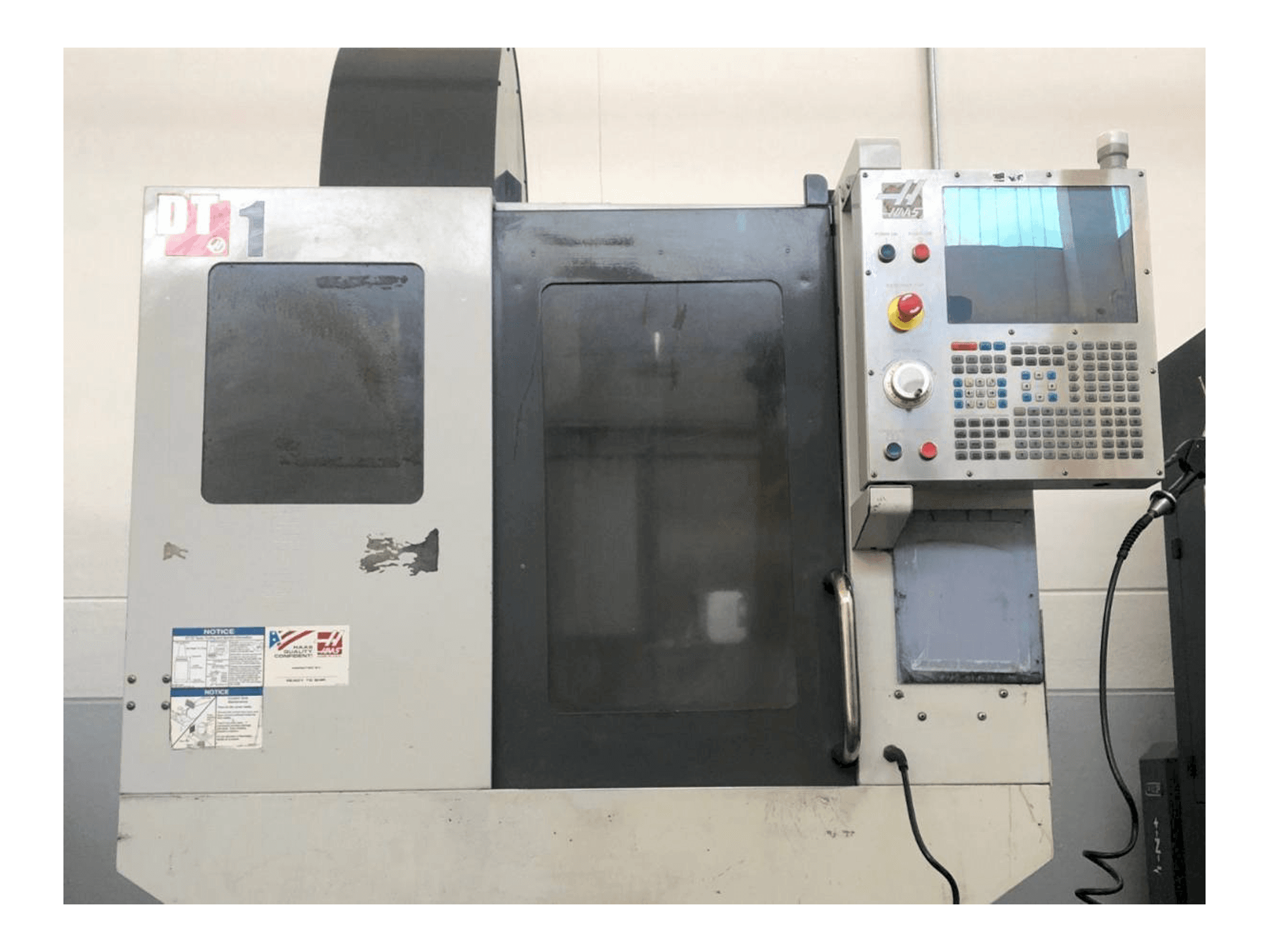 Makine HAAS DT1 - Önden görünüm