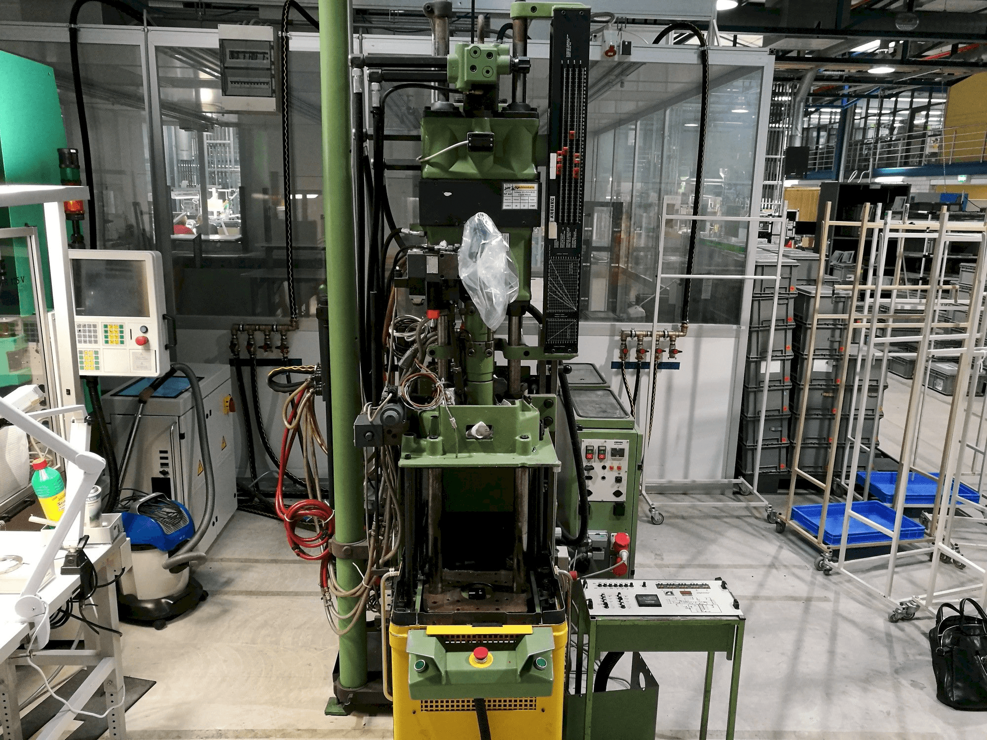 Makine Arburg 221-75-350 - Önden görünüm