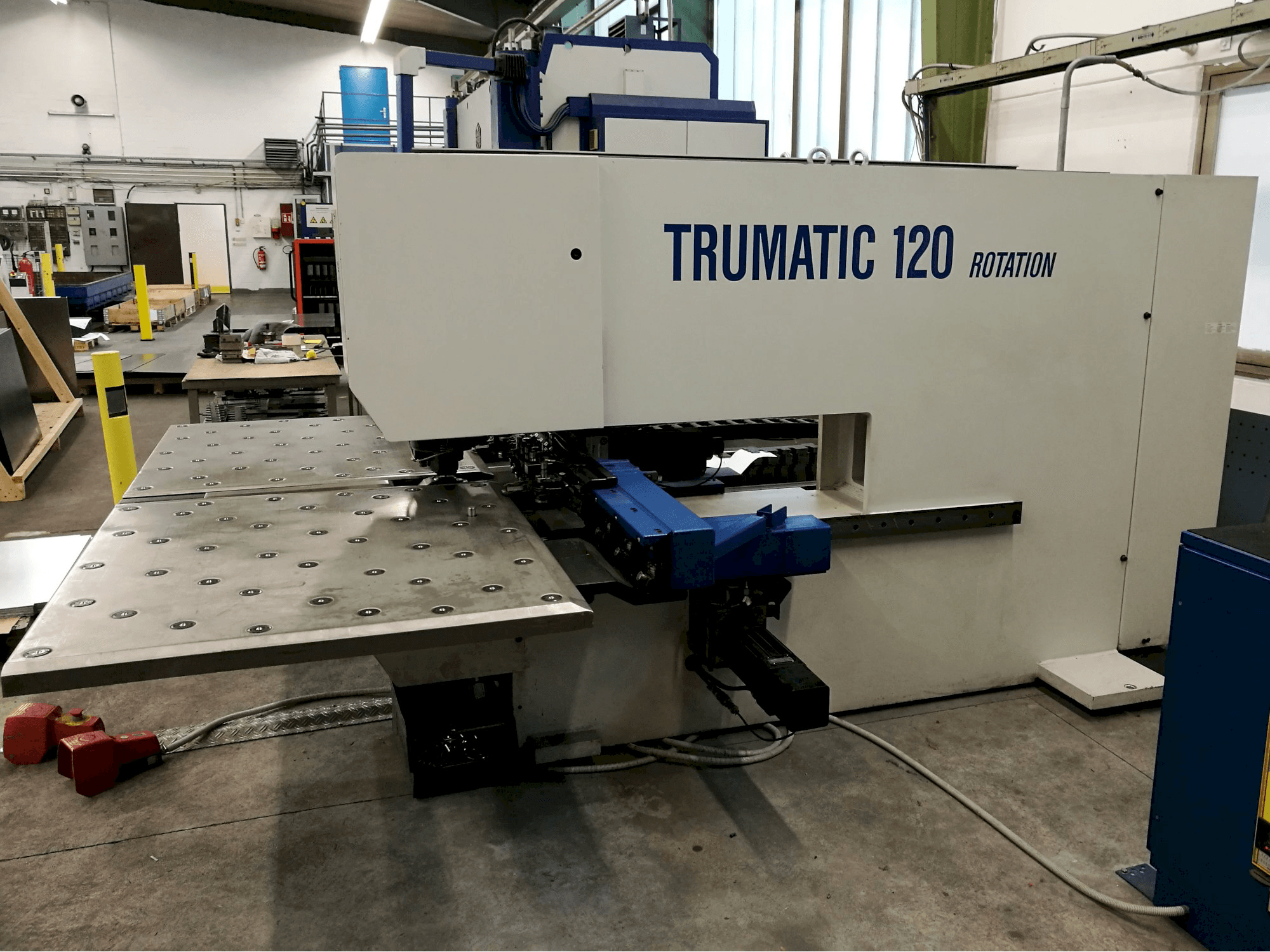 Makine Trumpf - Sağdan görünüm Trumatic 120R