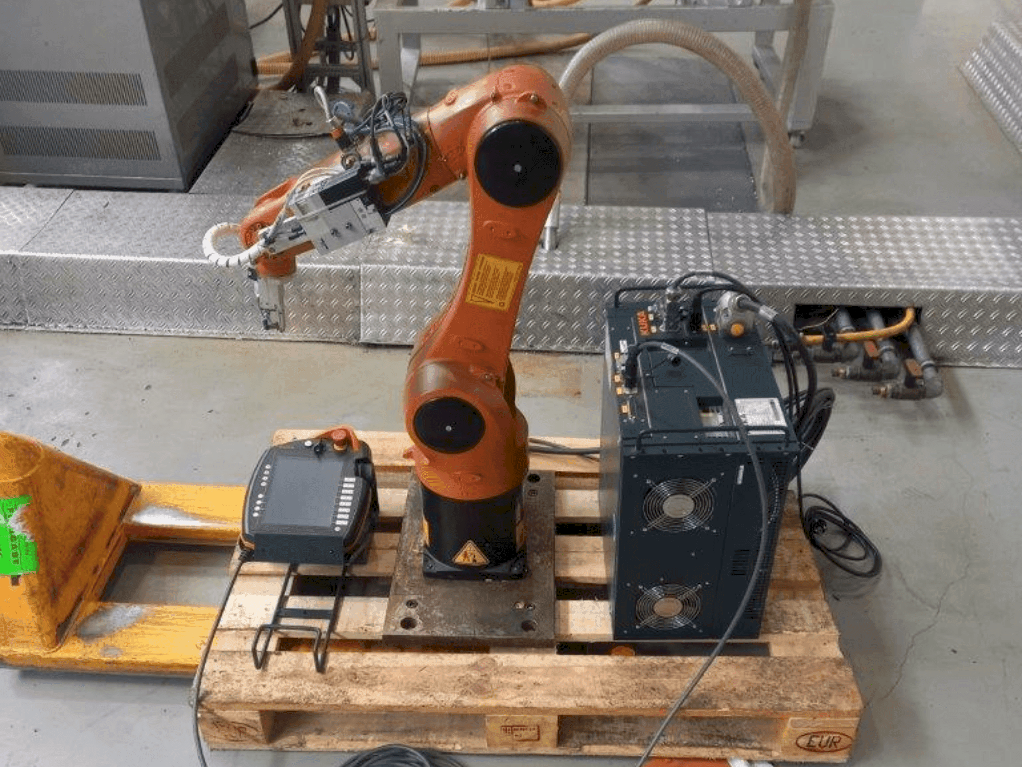 Makine KUKA KR 6 R900 sixx - Önden görünüm