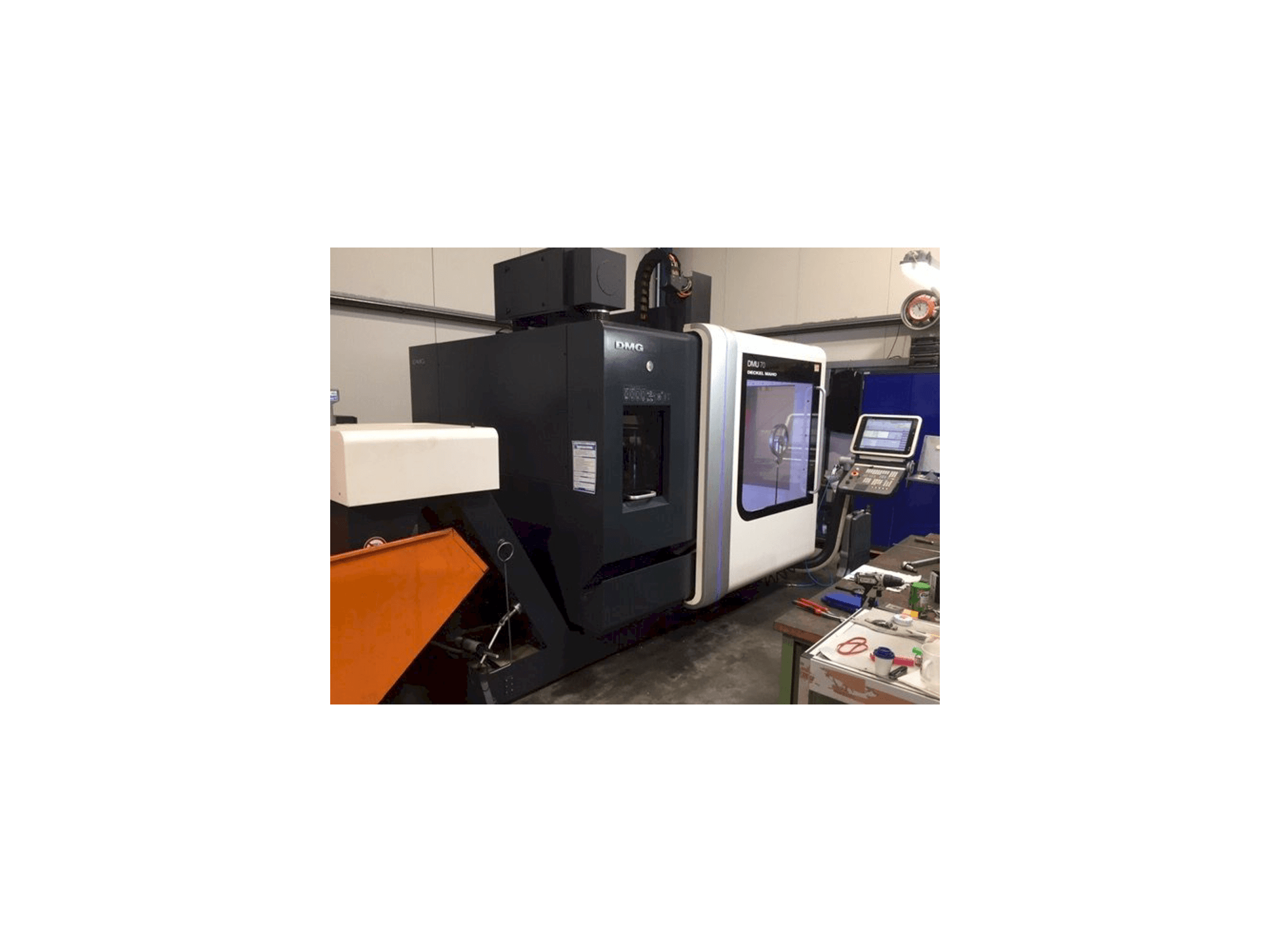 Makine DECKEL MAHO DMU 70 - Önden görünüm