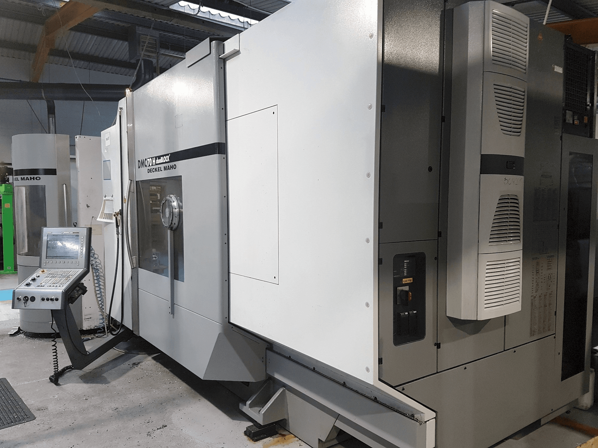 Makine DECKEL MAHO DMC 70 H duoBlock - Önden görünüm