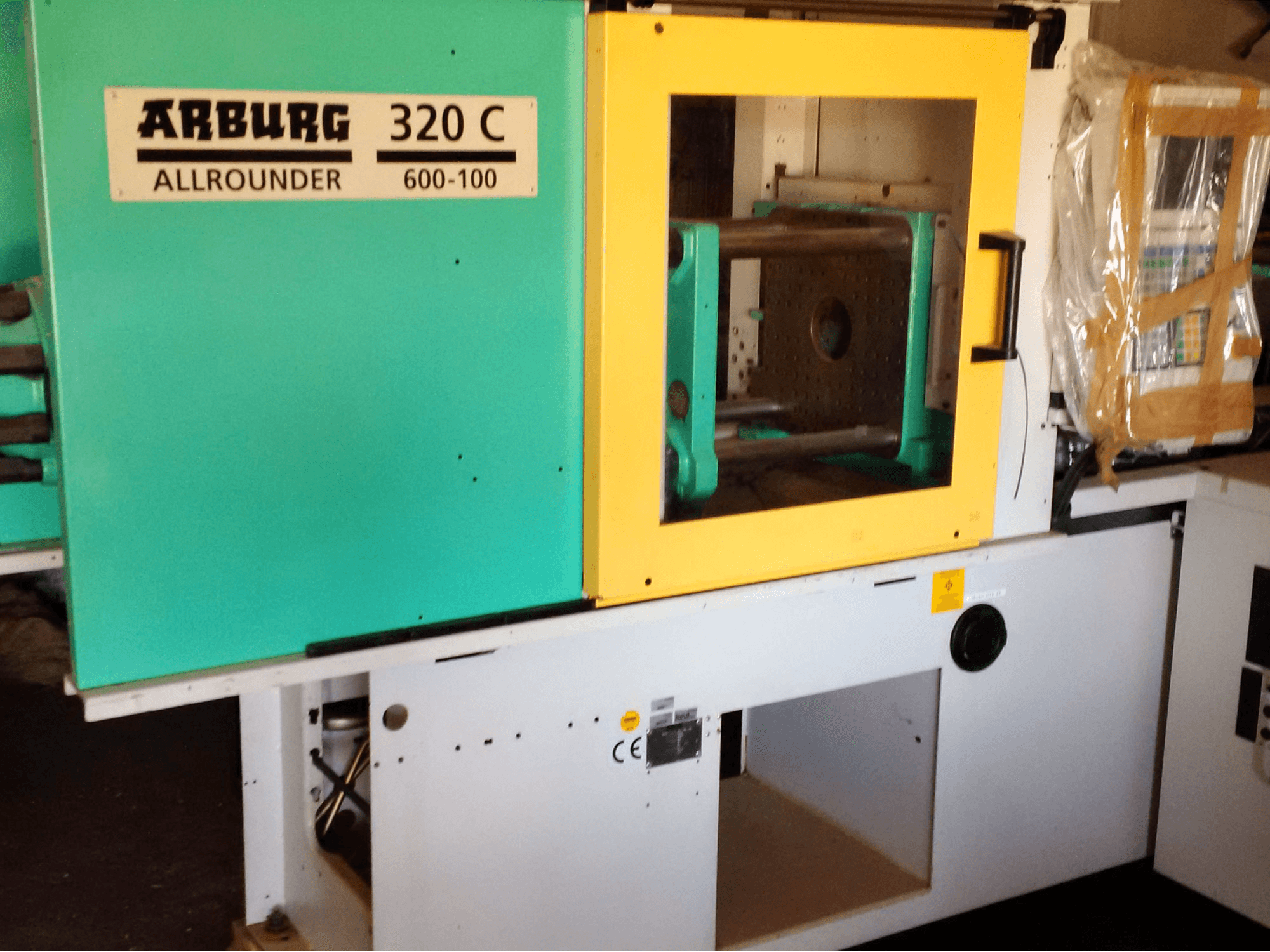 Makine Arburg - Önden görünüm 320C 600-100