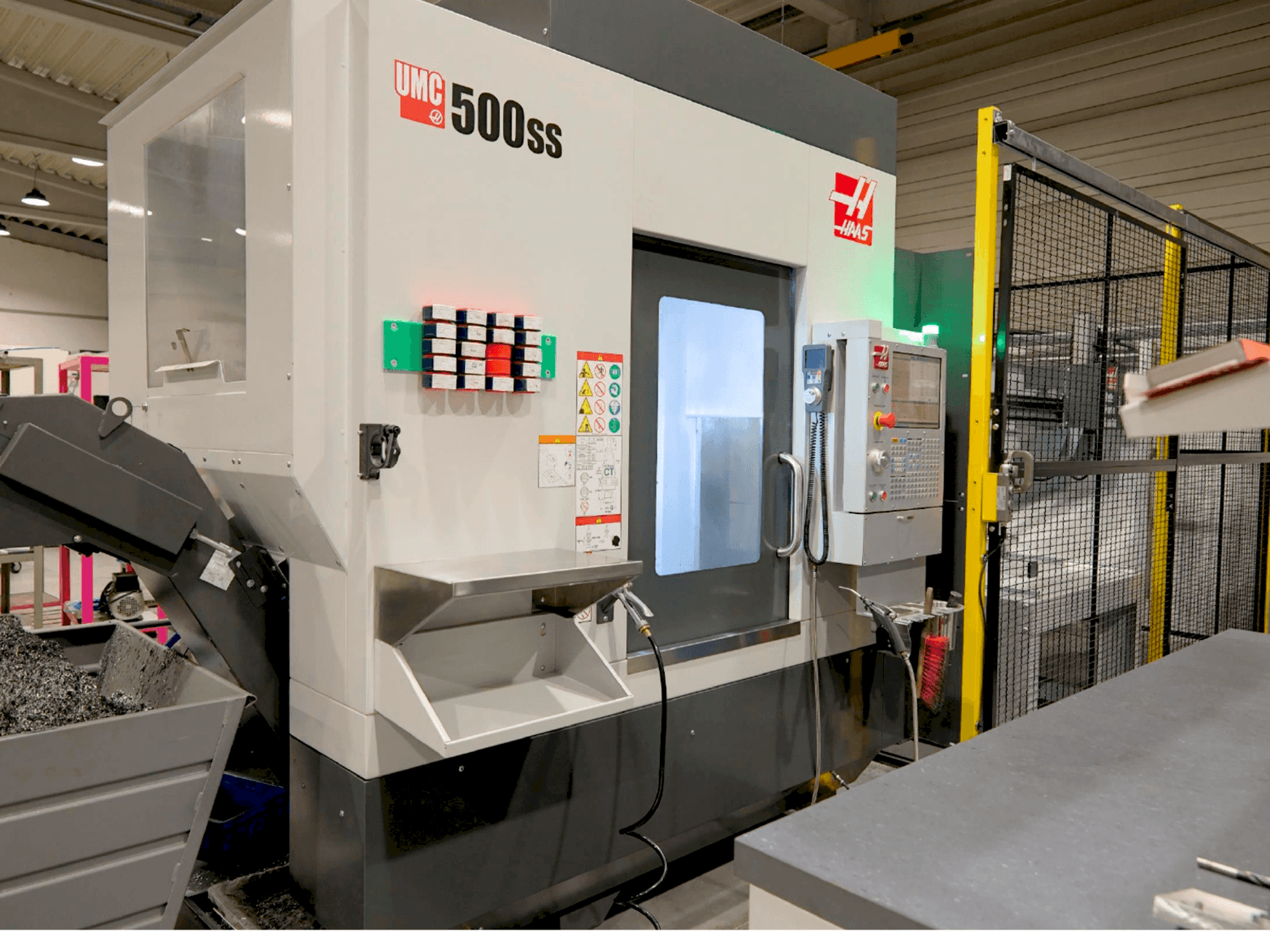 Makine HAAS UMC 500-SS MIT APL - Önden görünüm