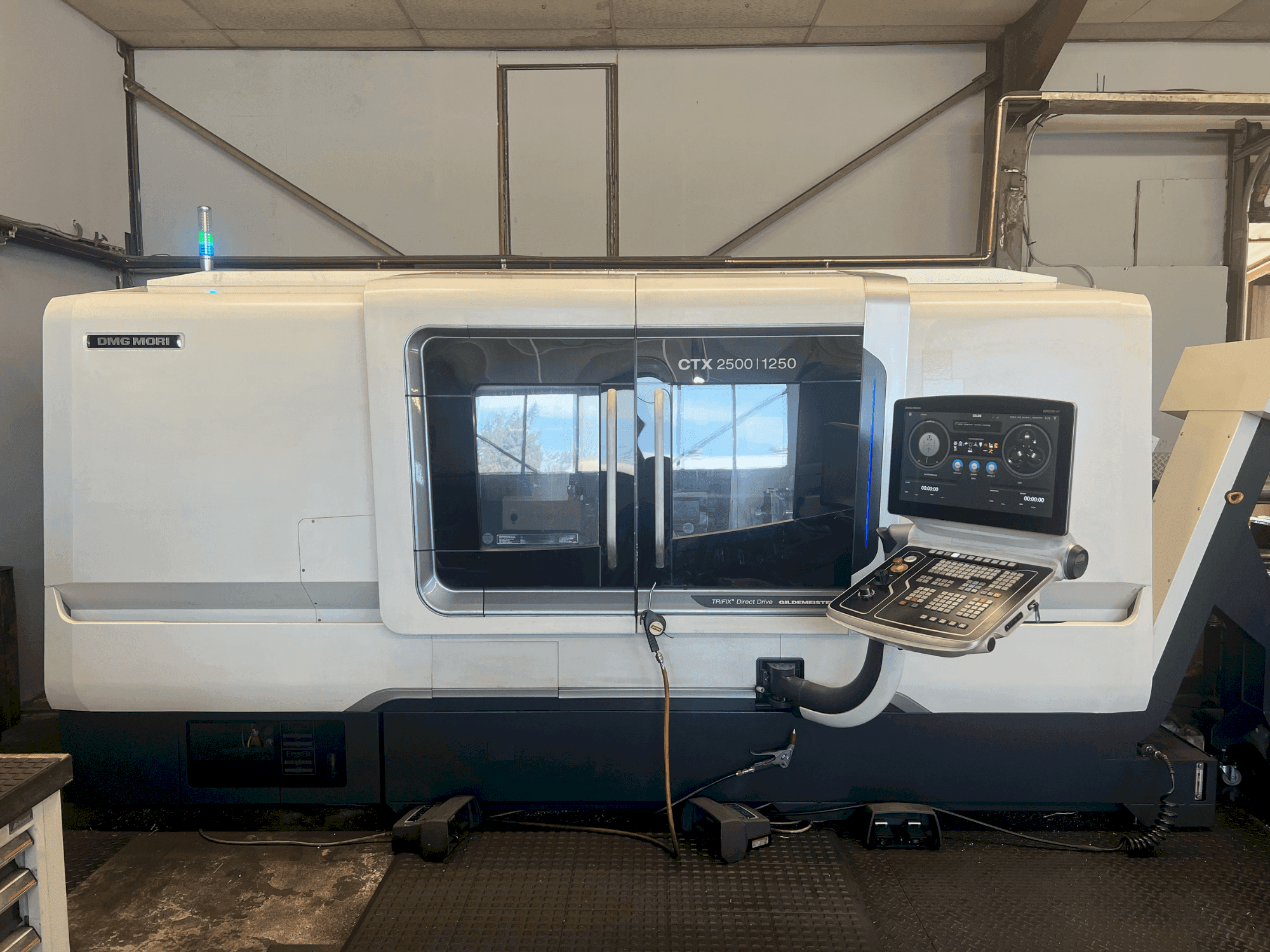 Makine DMG MORI CTX 2500/1250 - Önden görünüm