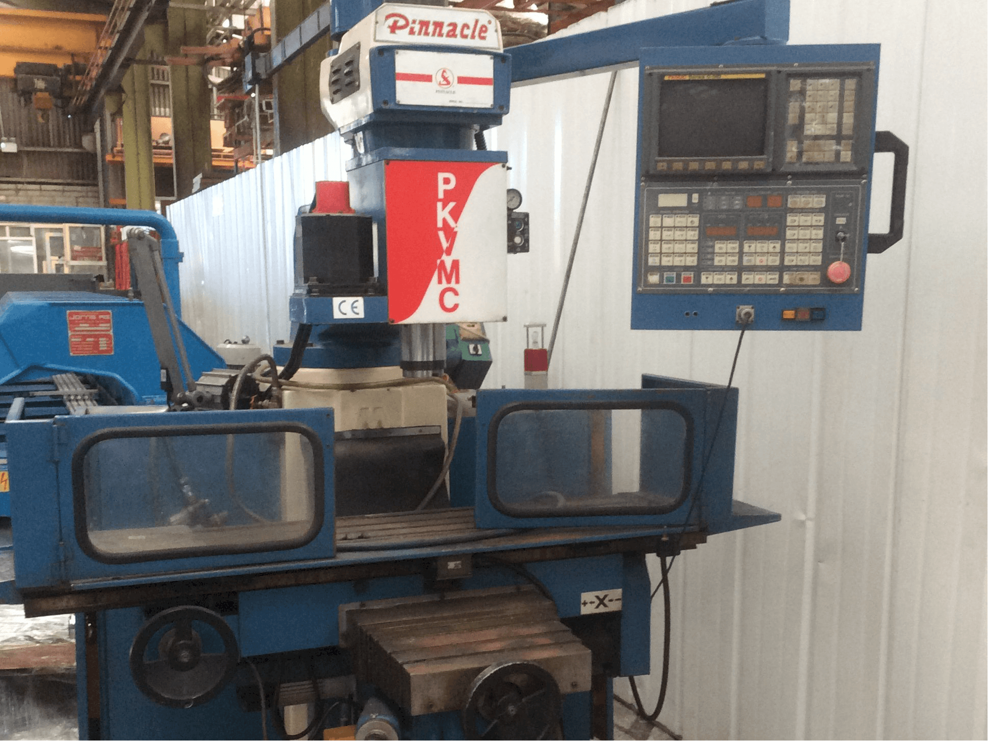 Makine Pinnacle PKVMC - Önden görünüm