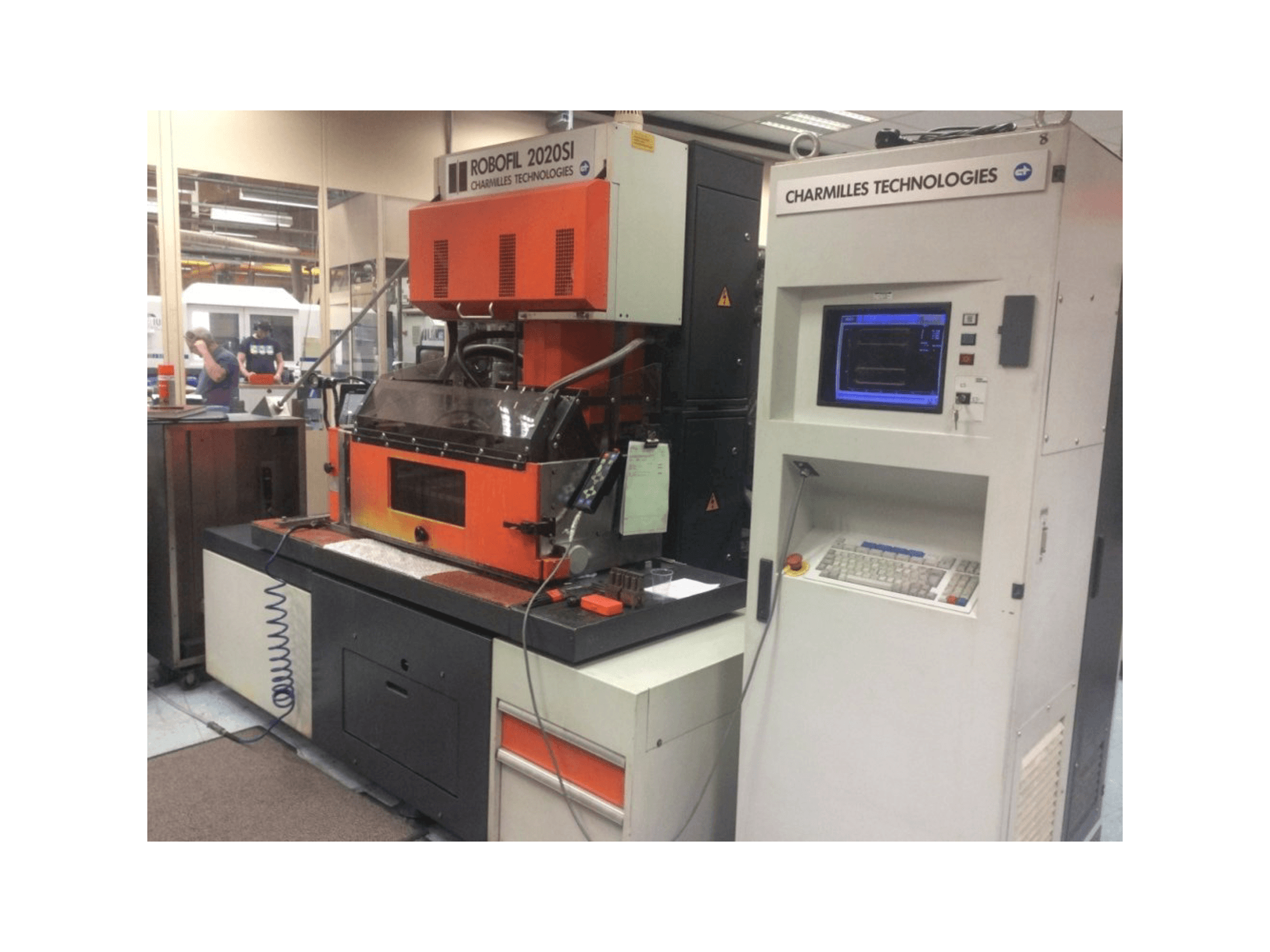 Makine CHARMILLES Robofil 2020 SI - Önden görünüm