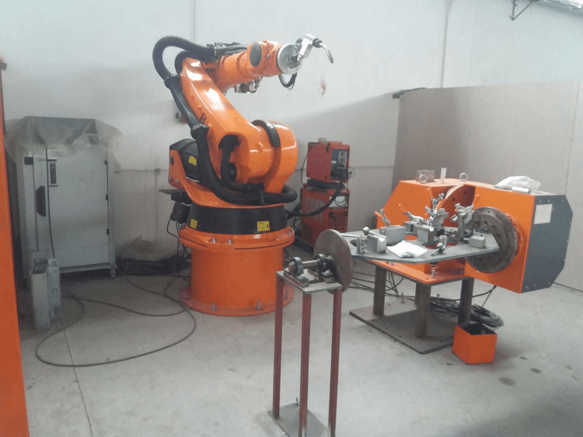 Makine KUKA KR200 - Önden görünüm