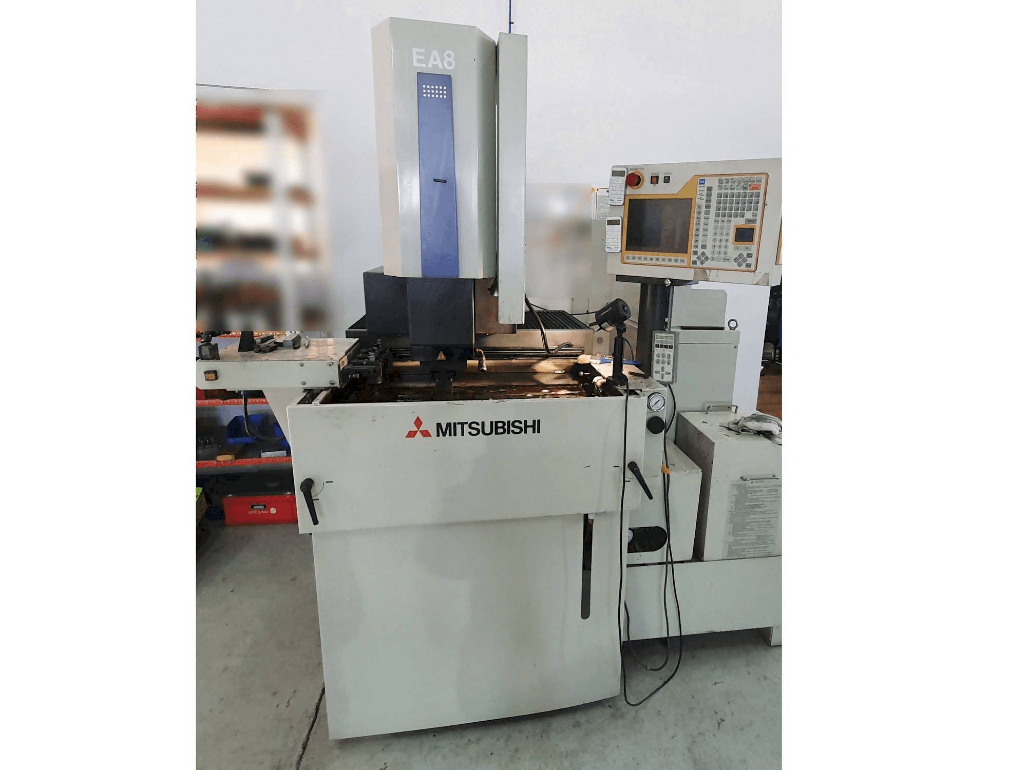 Makine Mitsubishi EA8 - Önden görünüm