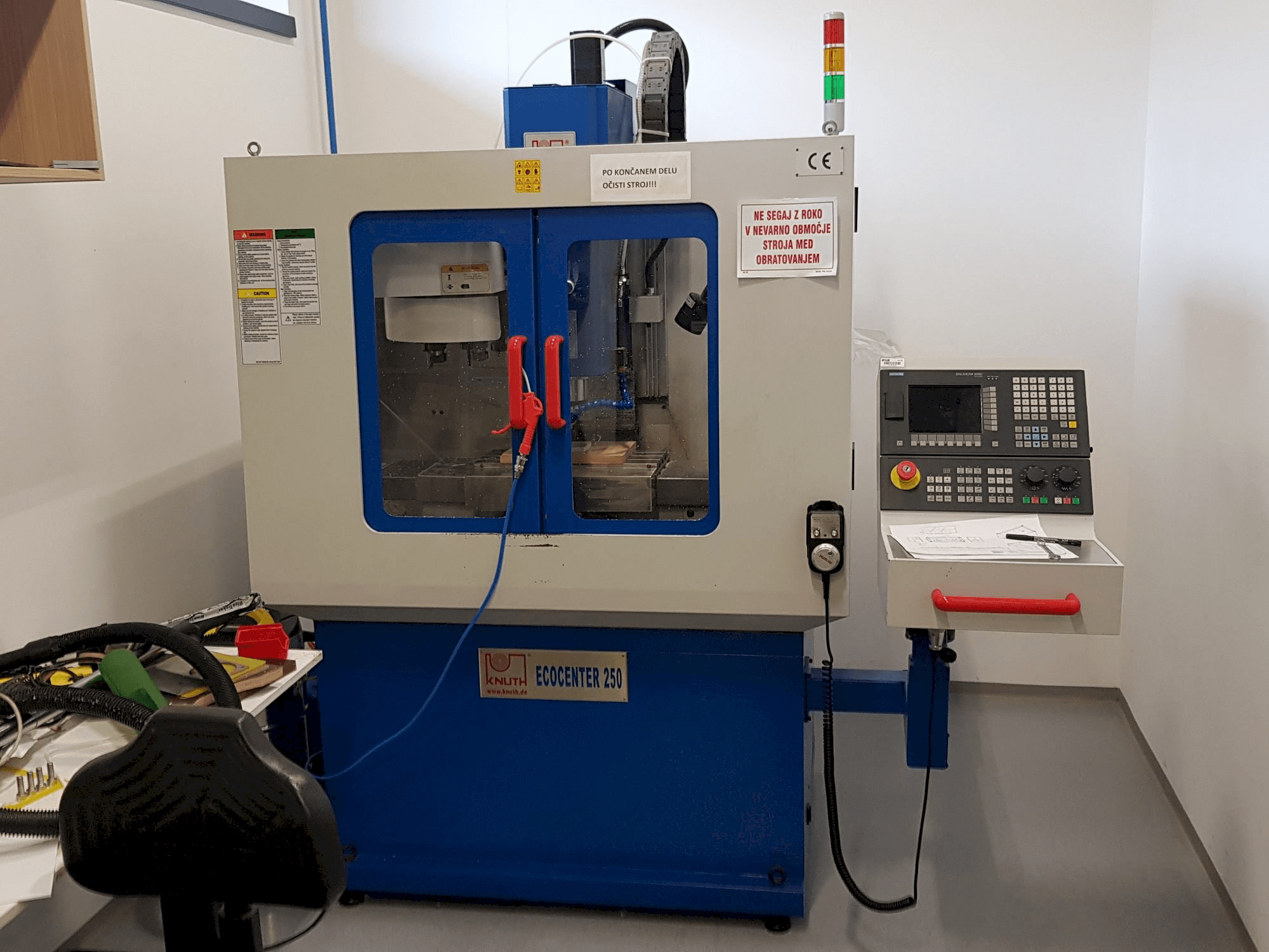 Makine KNUTH EcoCenter 250 - Önden görünüm