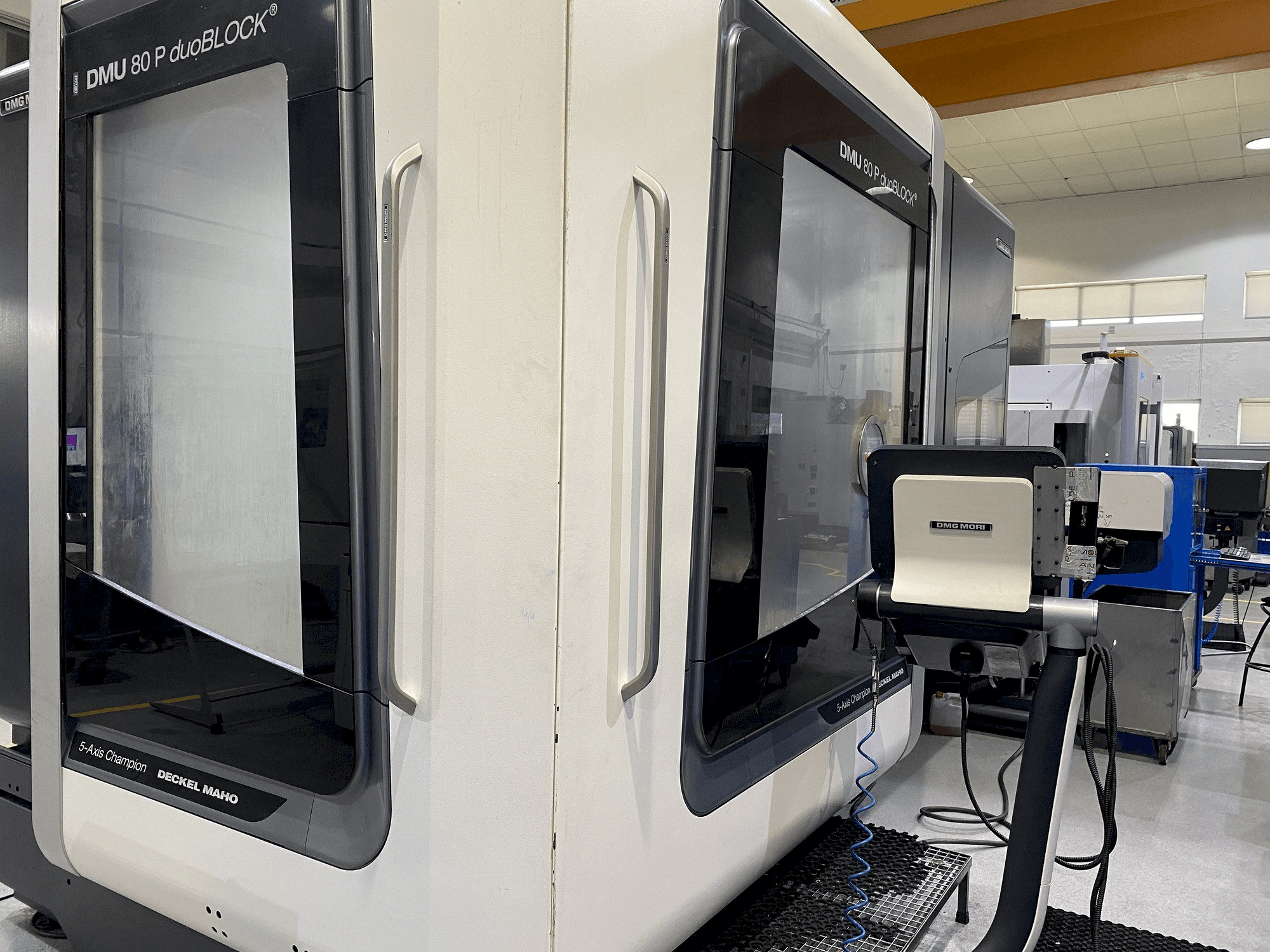 Makine DMG MORI DMU 80P Duoblock - Önden görünüm