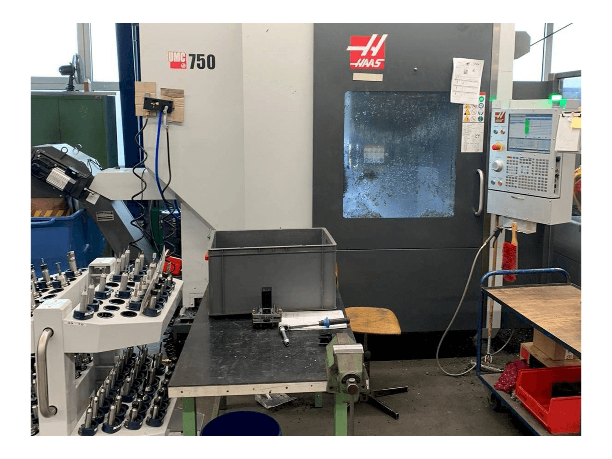 Makine HAAS UMC - 750 - Önden görünüm