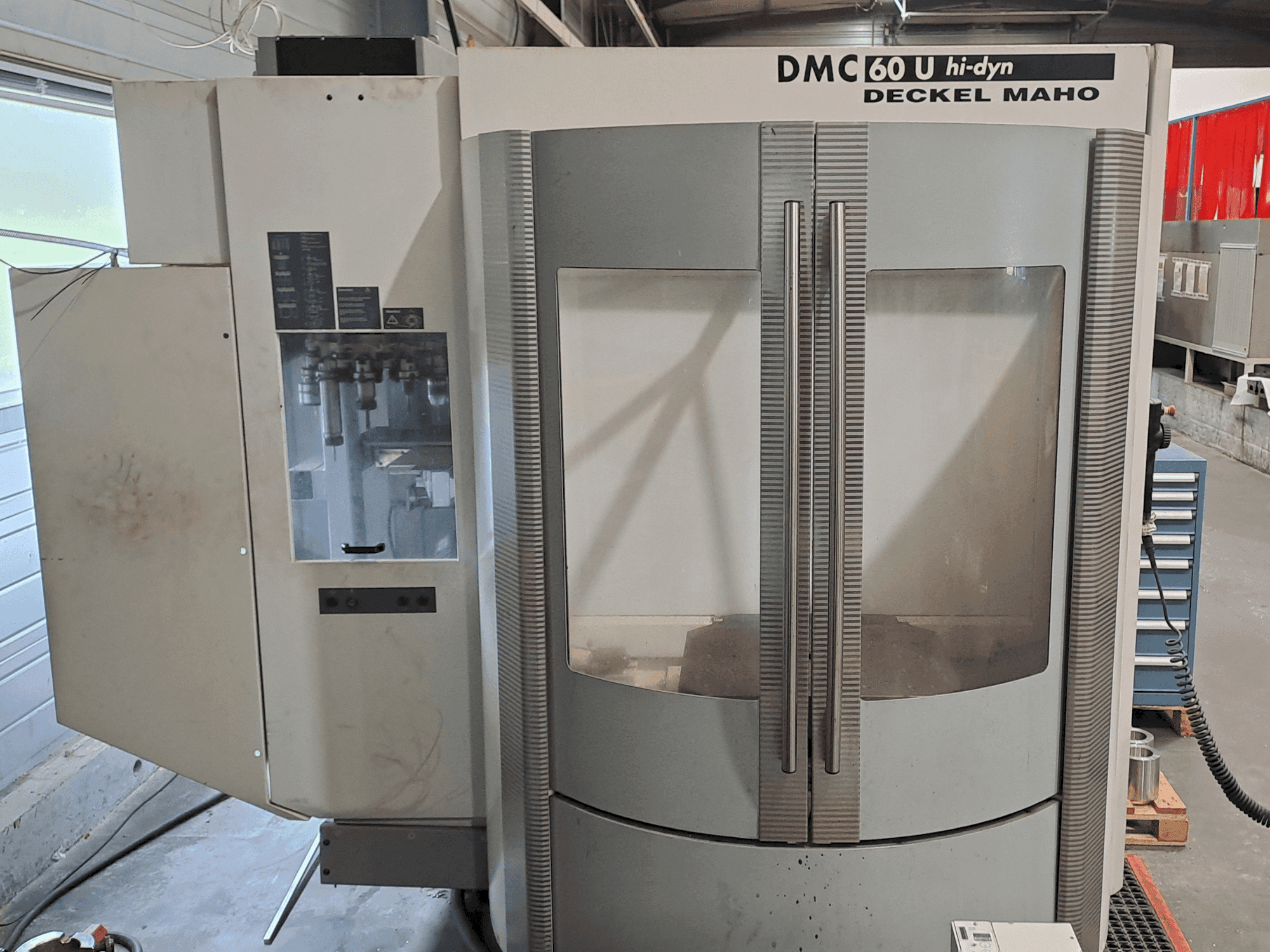 Makine DECKEL MAHO DMC 60 Hi Dyn - Önden görünüm