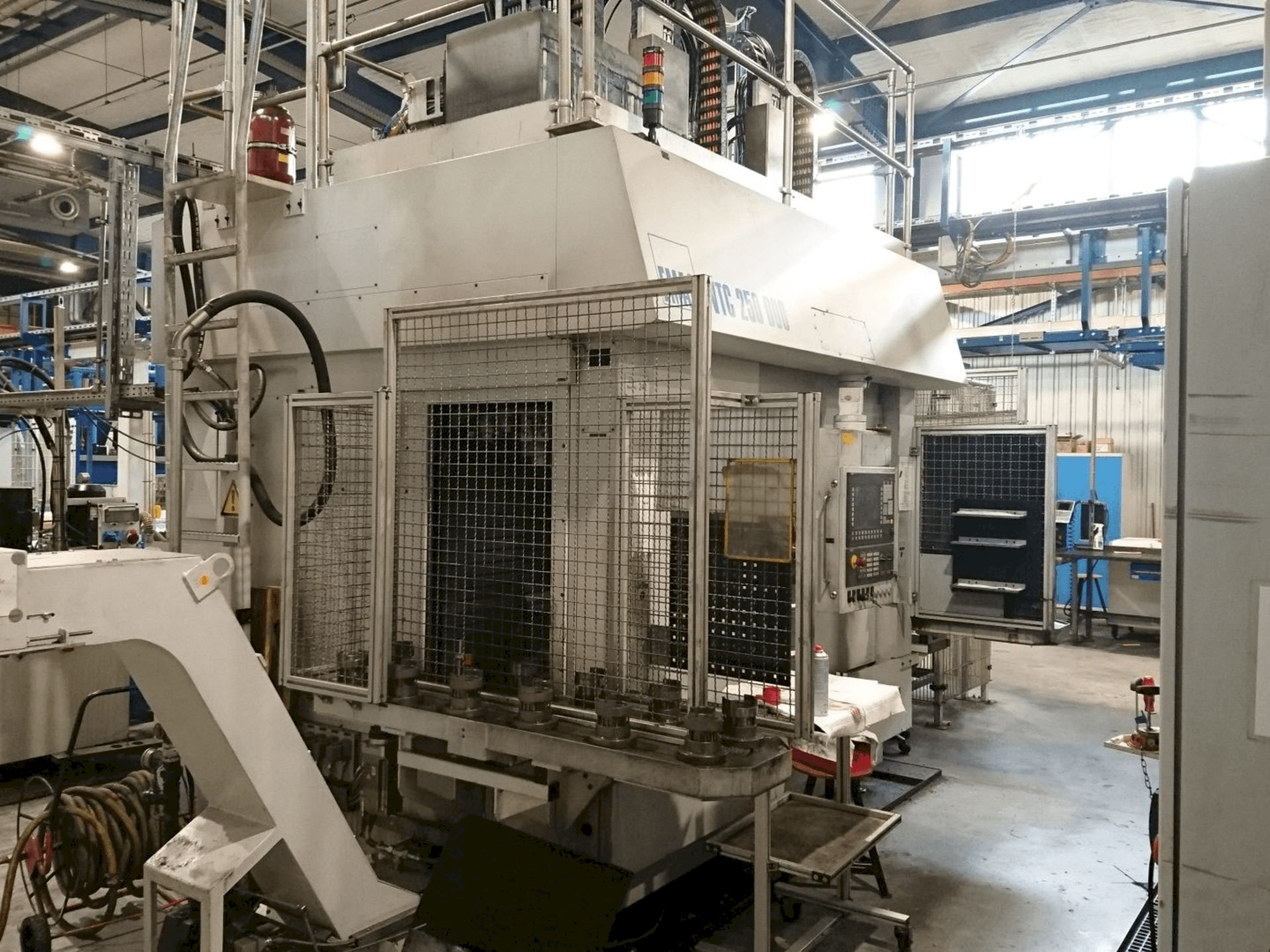 Makine EMAG VTC 250 DUO - Önden görünüm