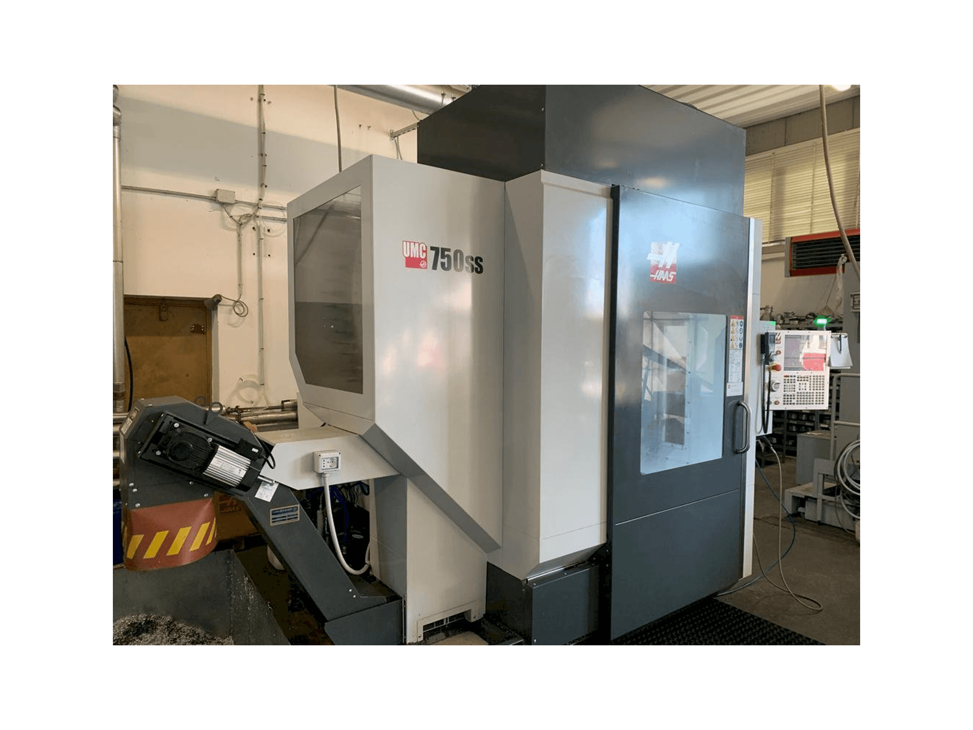 Makine HAAS UMC 750SS - Önden görünüm