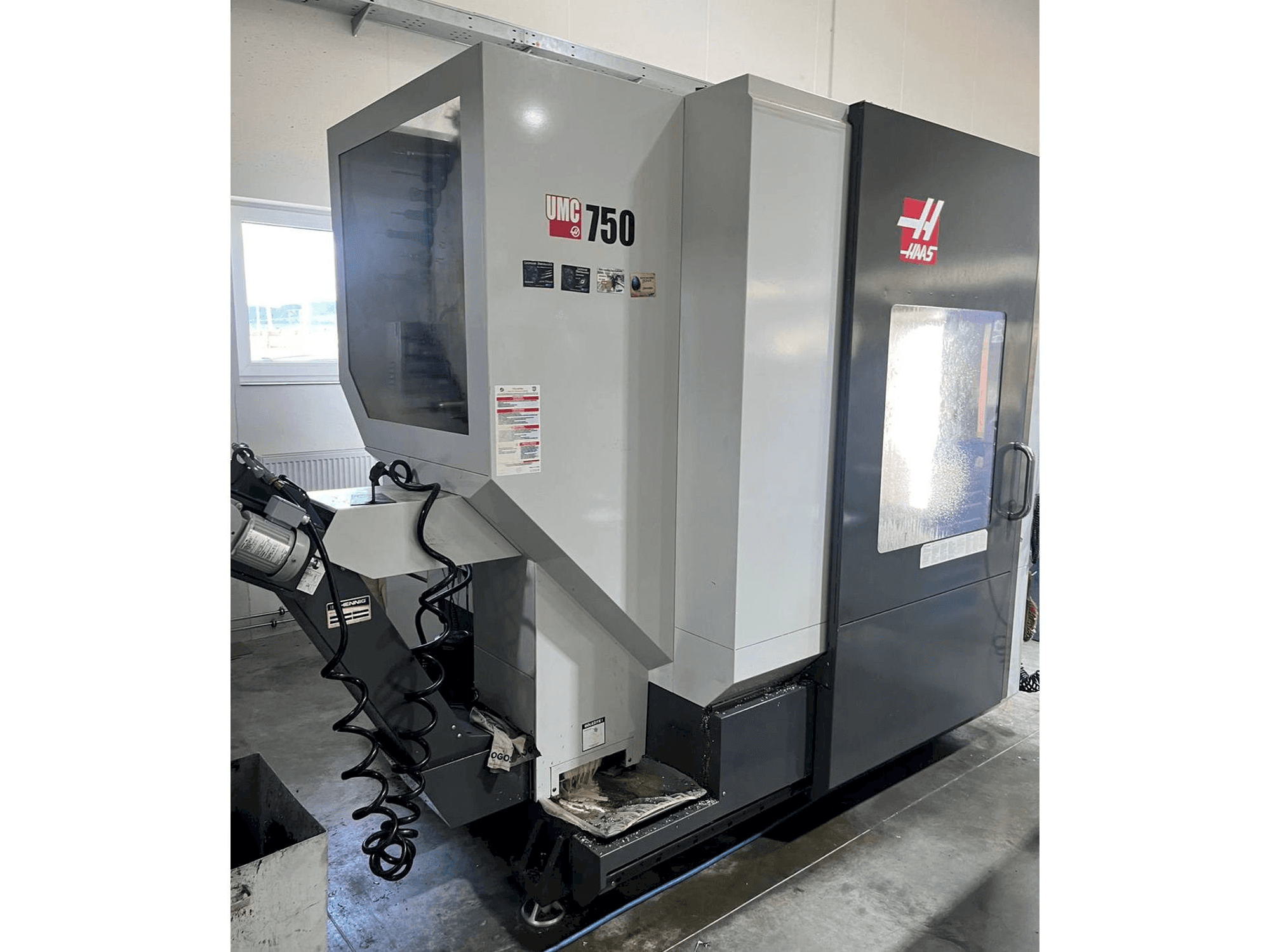 Makine HAAS UMC-750 - Önden görünüm