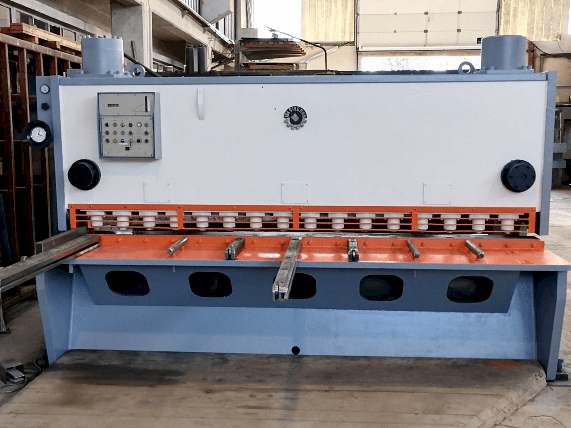 Makine Jelšingrad MVCS 3100/13 - Önden görünüm