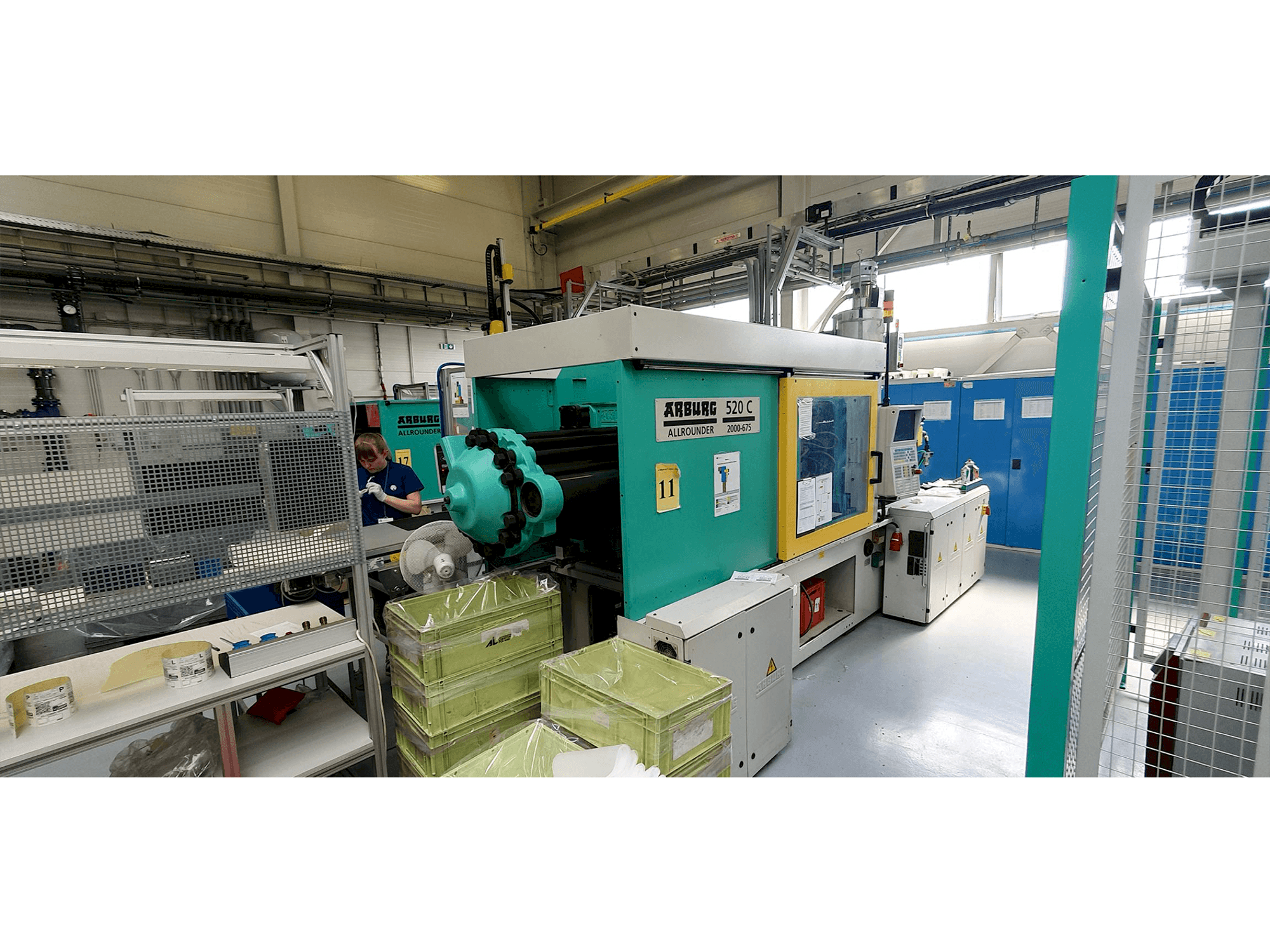 Makine Arburg Allrounder 520 C 2000-675 - Önden görünüm