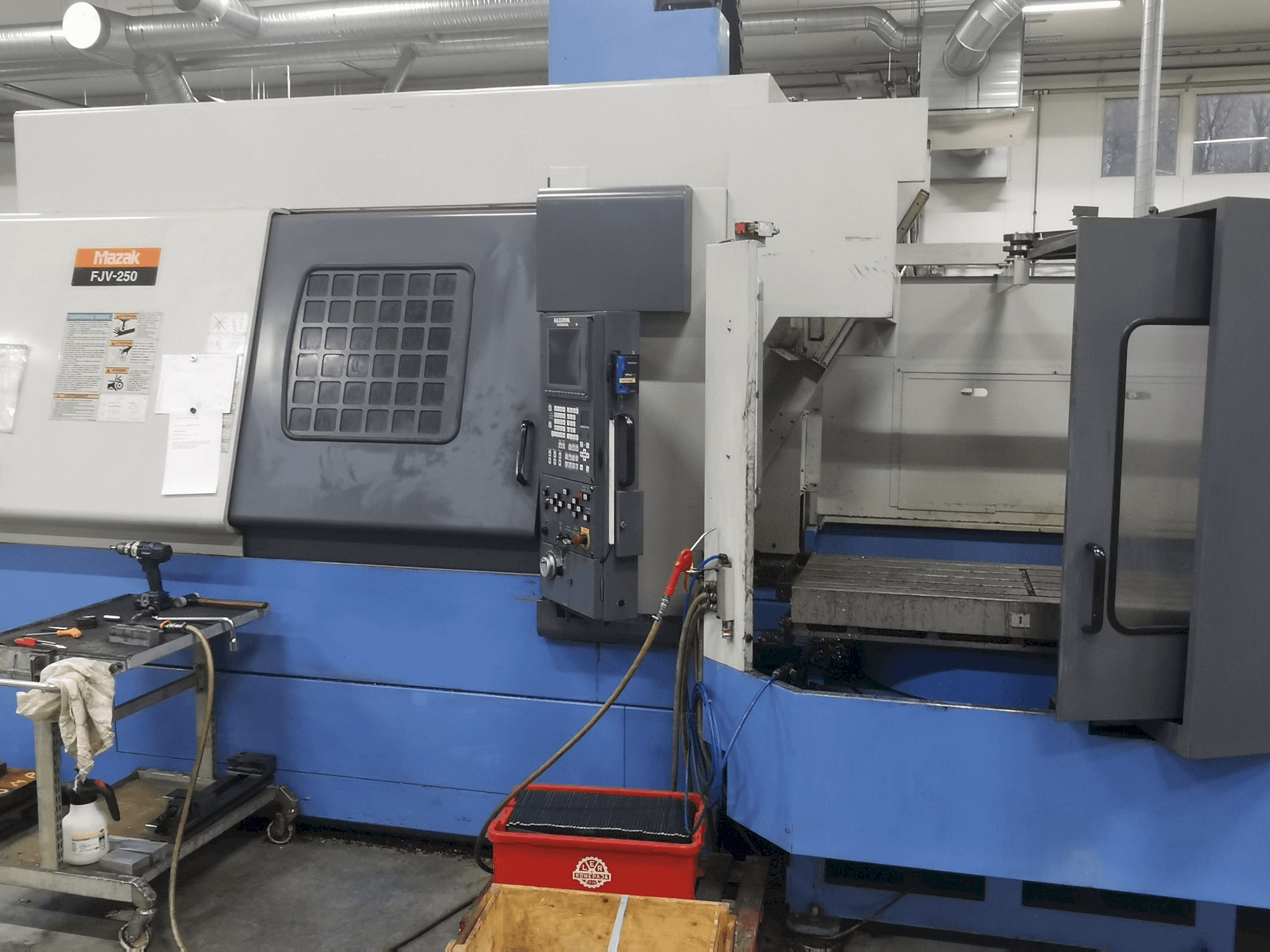Makine Mazak FJV250 - Önden görünüm