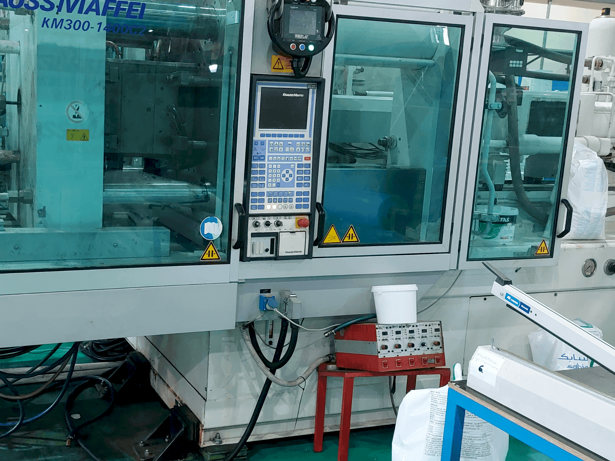 Makine Krauss Maffei 300 – 1400 C2 - Önden görünüm