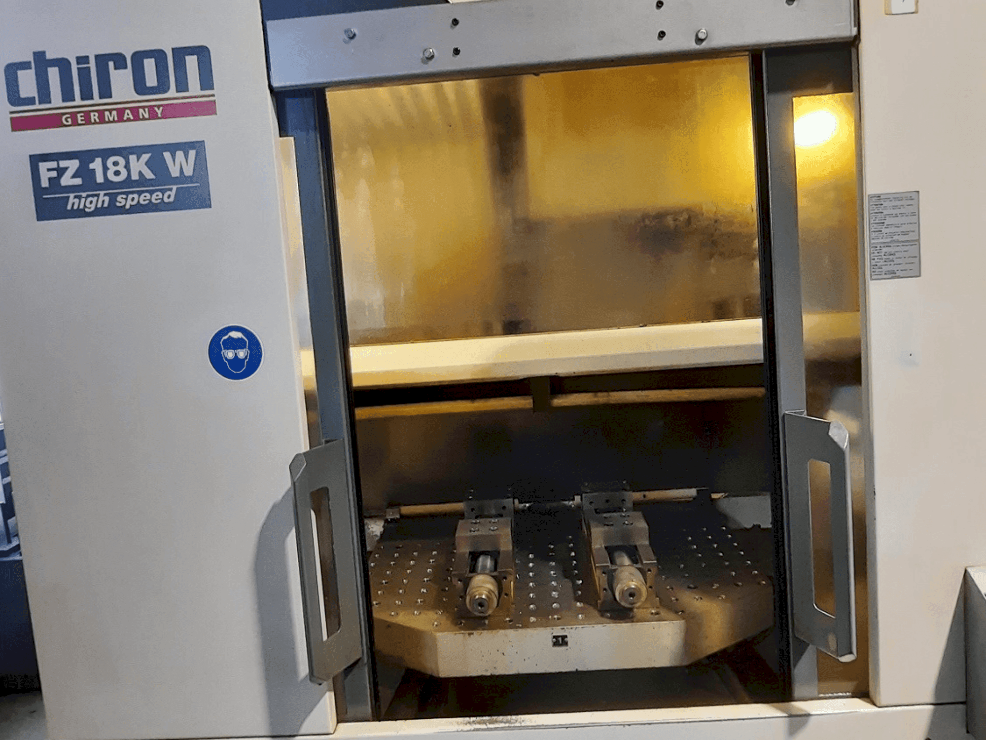 Makine CHIRON FZ 18 KW - Önden görünüm