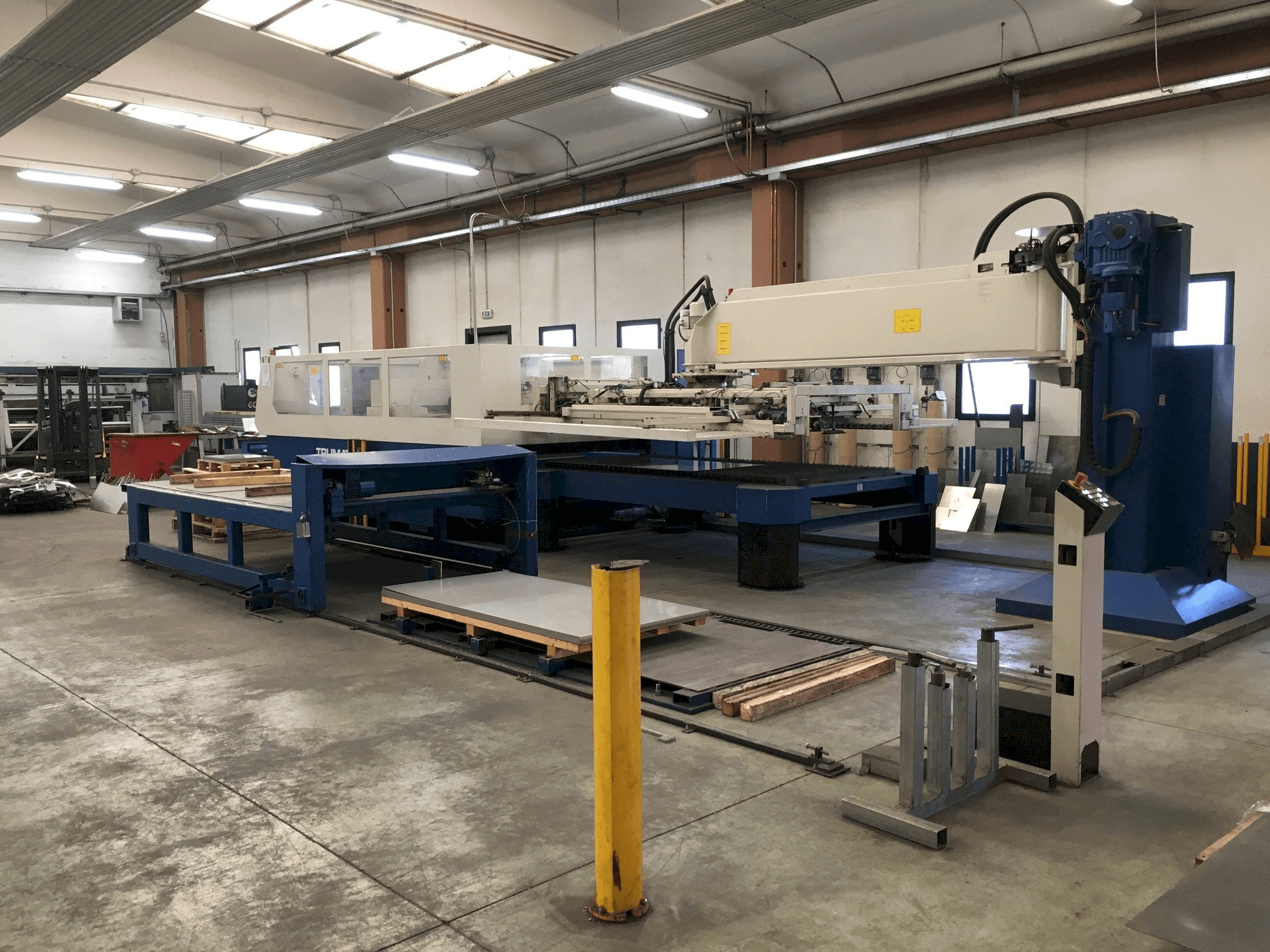 Makine Trumpf Trumatic L 3030 - Önden görünüm