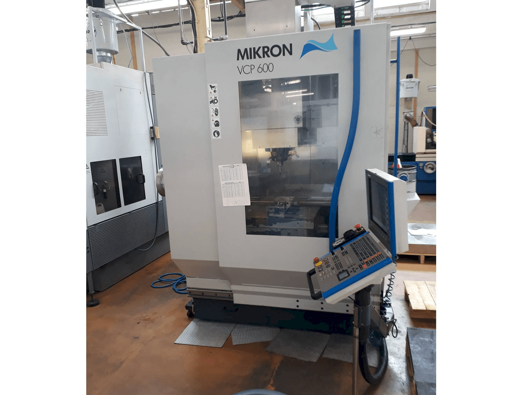 Makine MIKRON VCP 600 - Önden görünüm