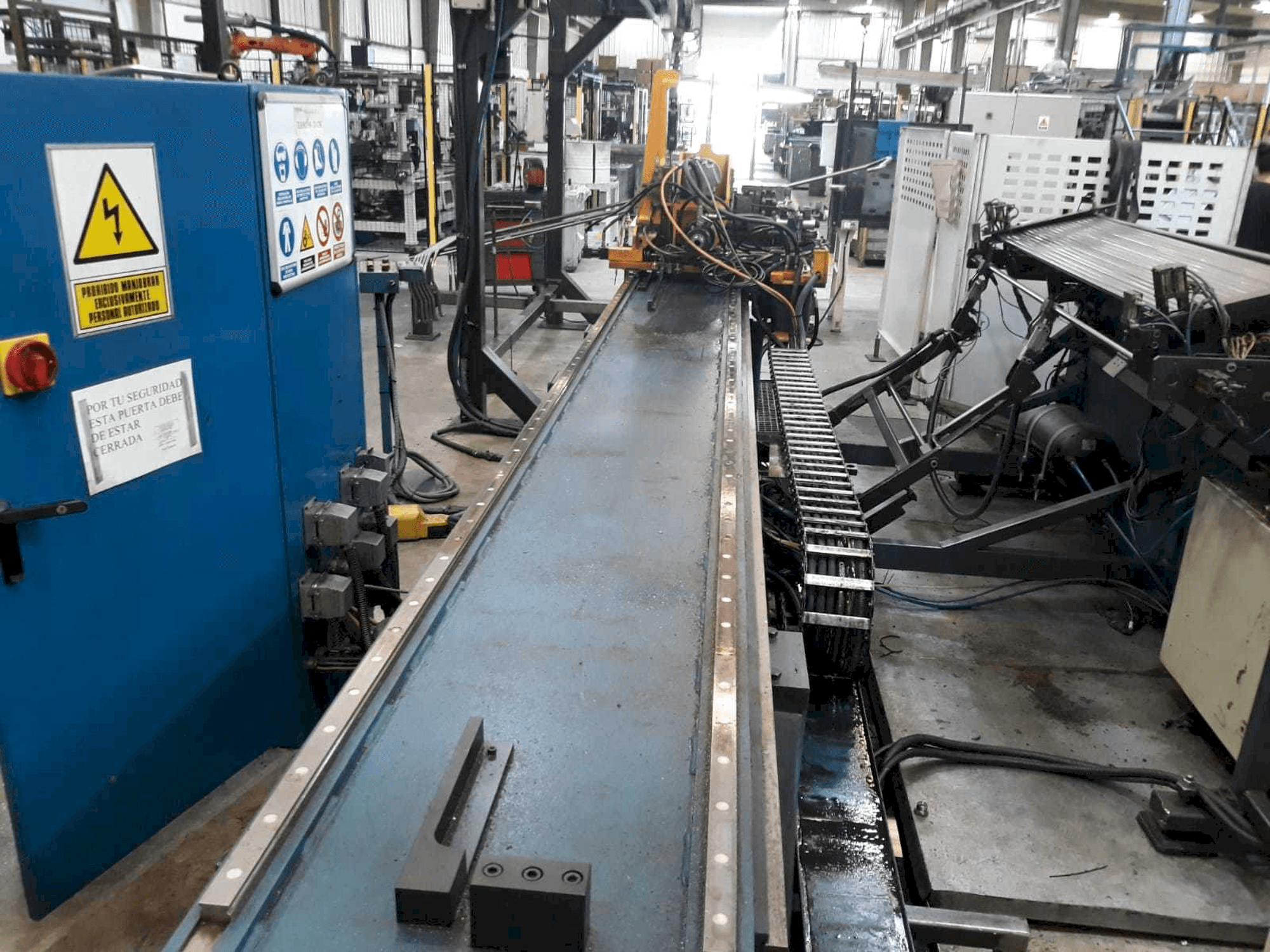 Makine Tejero HR-50-CNC - Önden görünüm