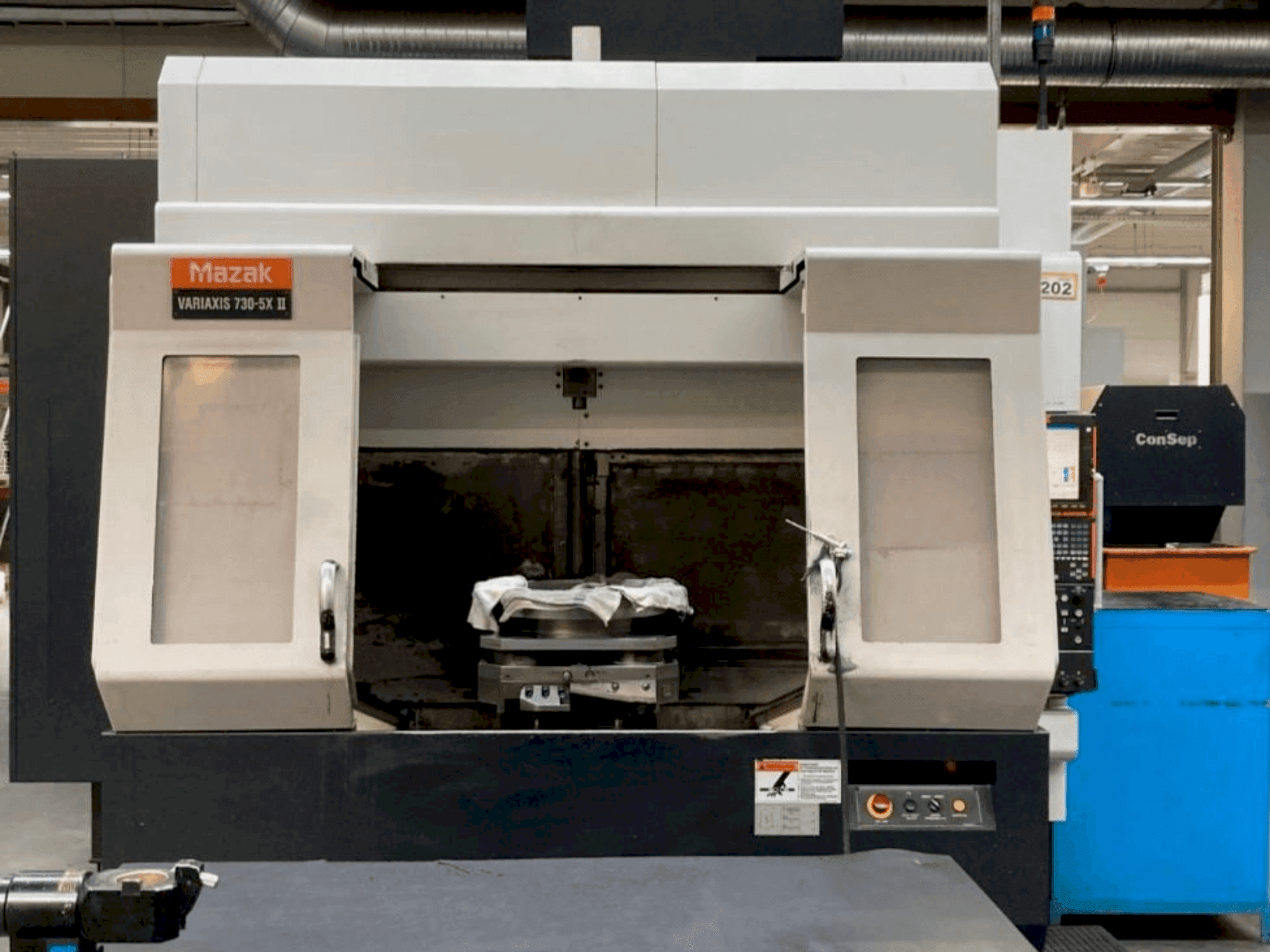 Makine Mazak VARIAXIS 730/5X II - Önden görünüm
