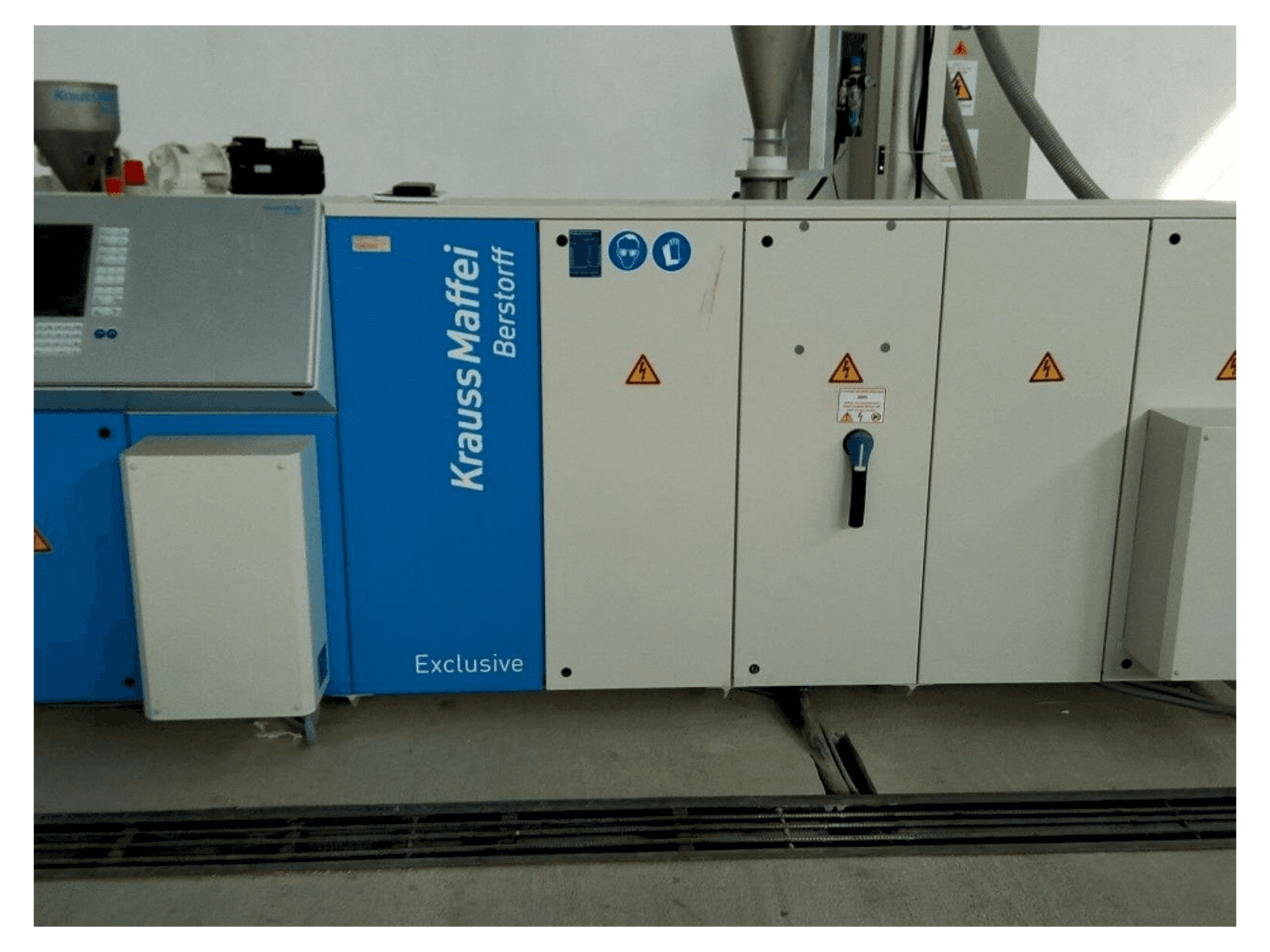 Makine Krauss Maffei KME 60-36 B/R - Önden görünüm