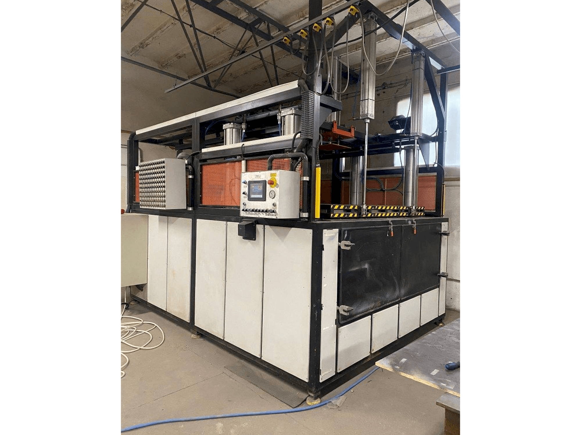 Makine Tools Factory Millenium 300 - Önden görünüm