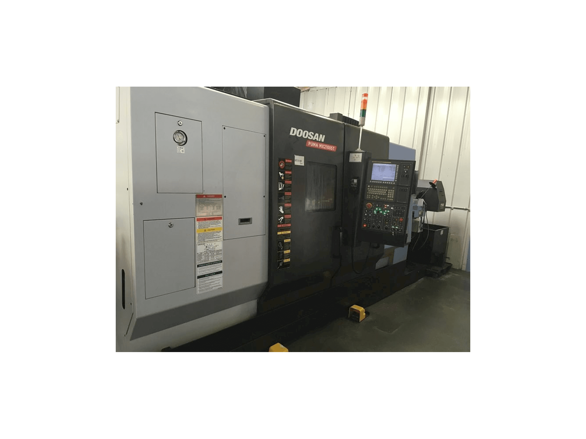 Makine Doosan Puma MX 2100 ST - Önden görünüm