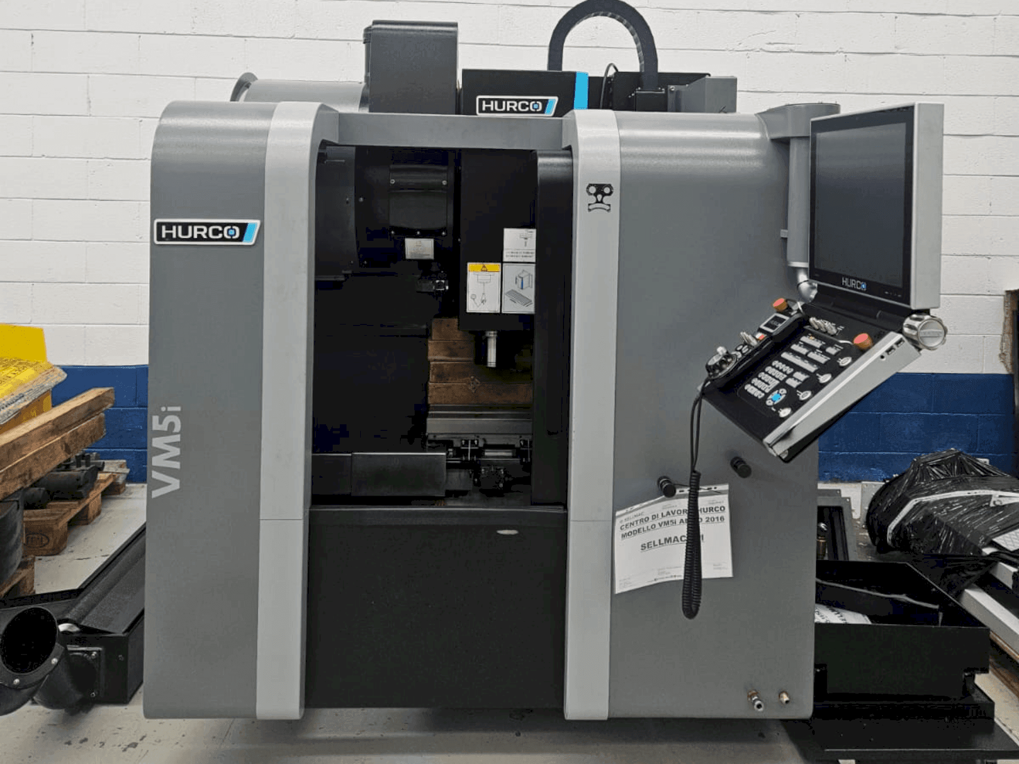 Makine Hurco VM5i - Önden görünüm