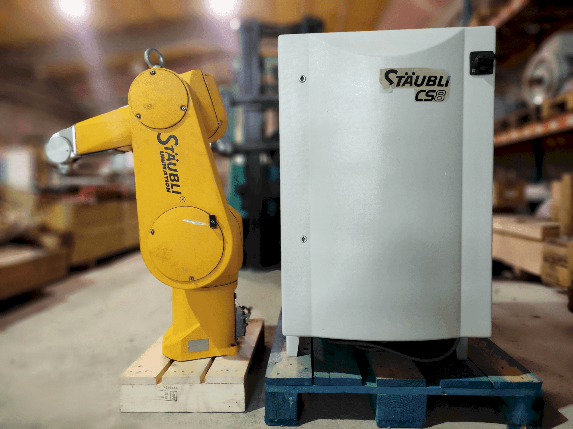 Makine STAUBLI RX90B - Önden görünüm