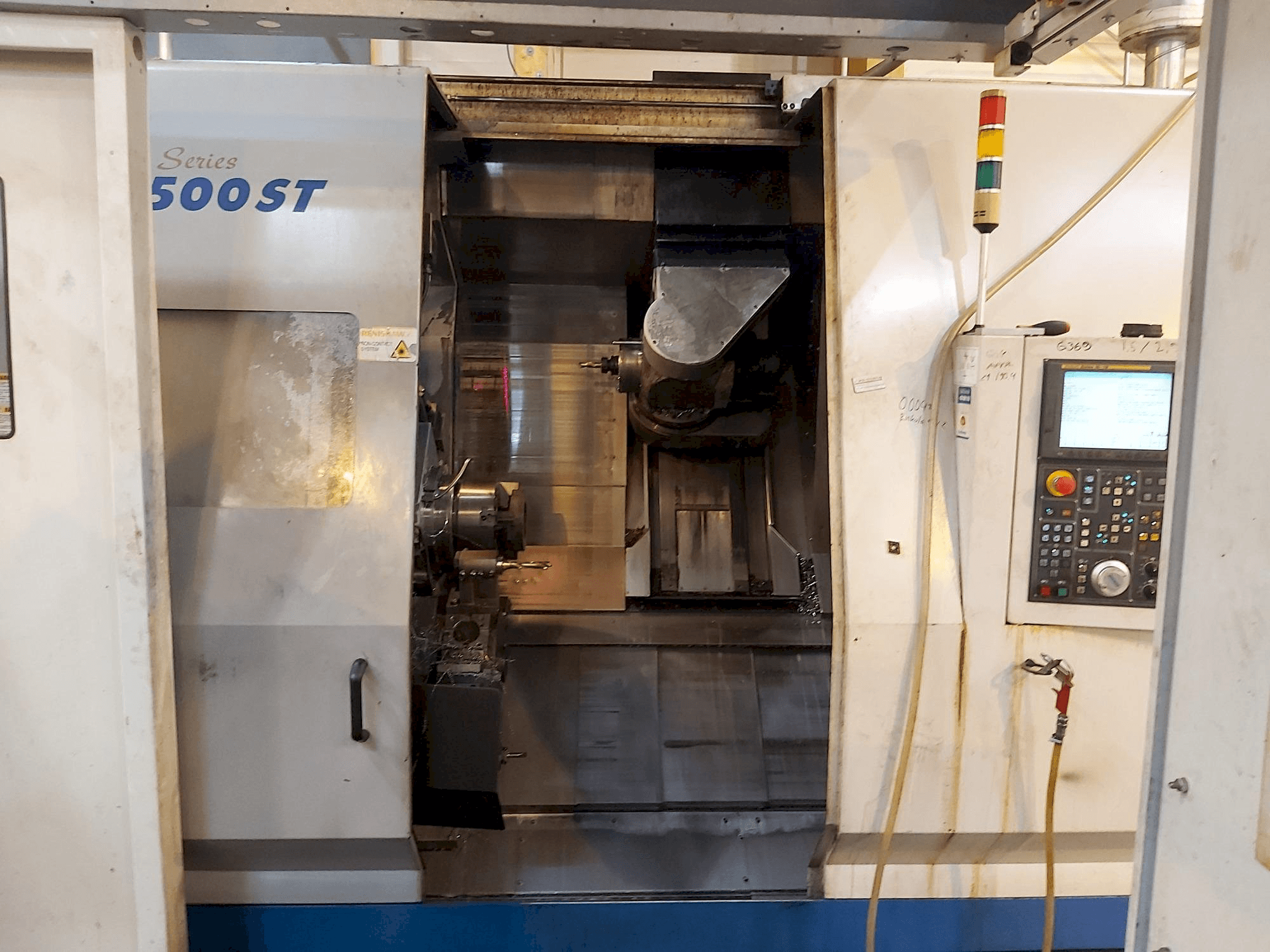 Makine Doosan Puma MX 2500 ST - Önden görünüm