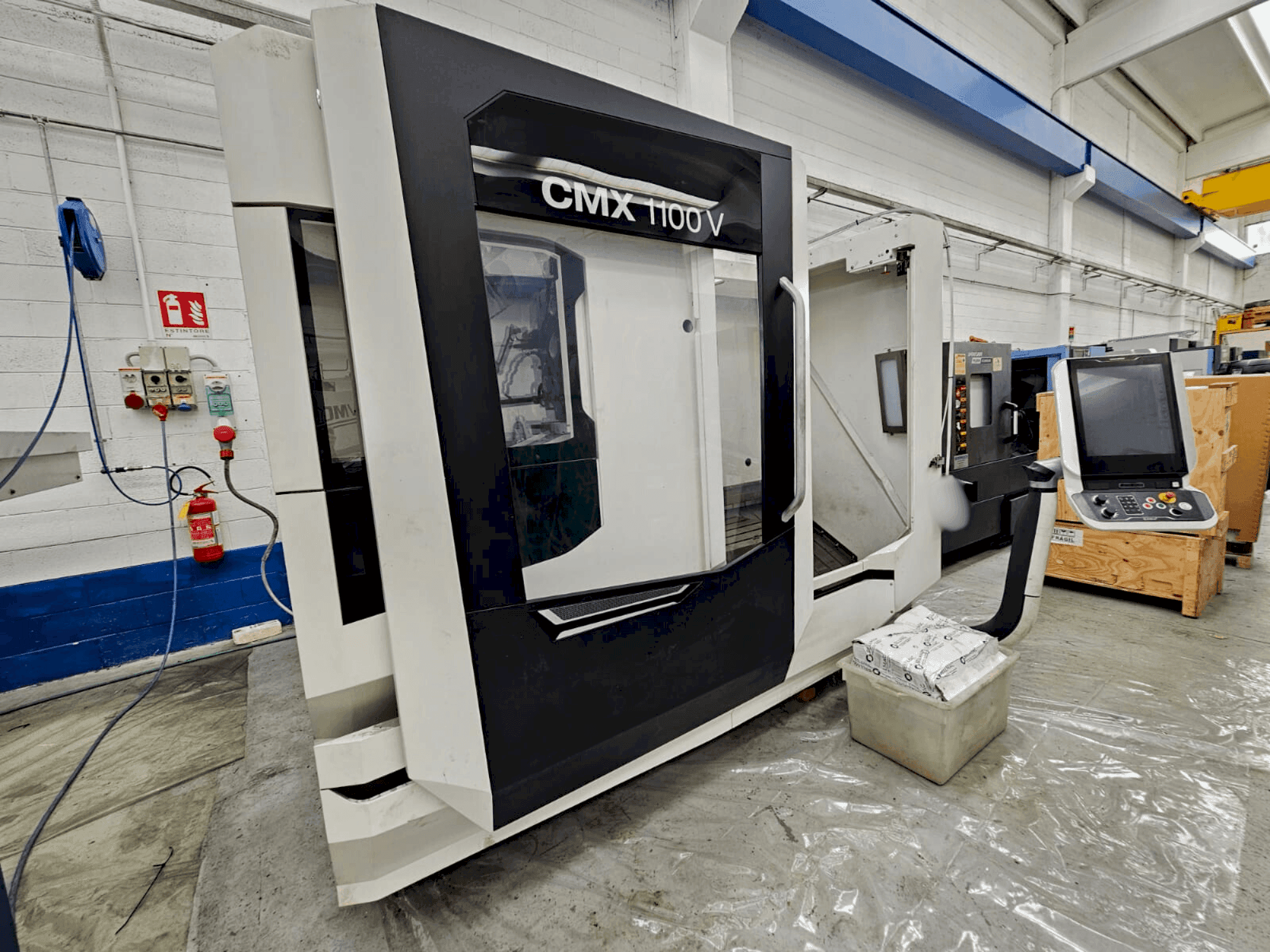 Makine DMG MORI CMX 1100V - Önden görünüm